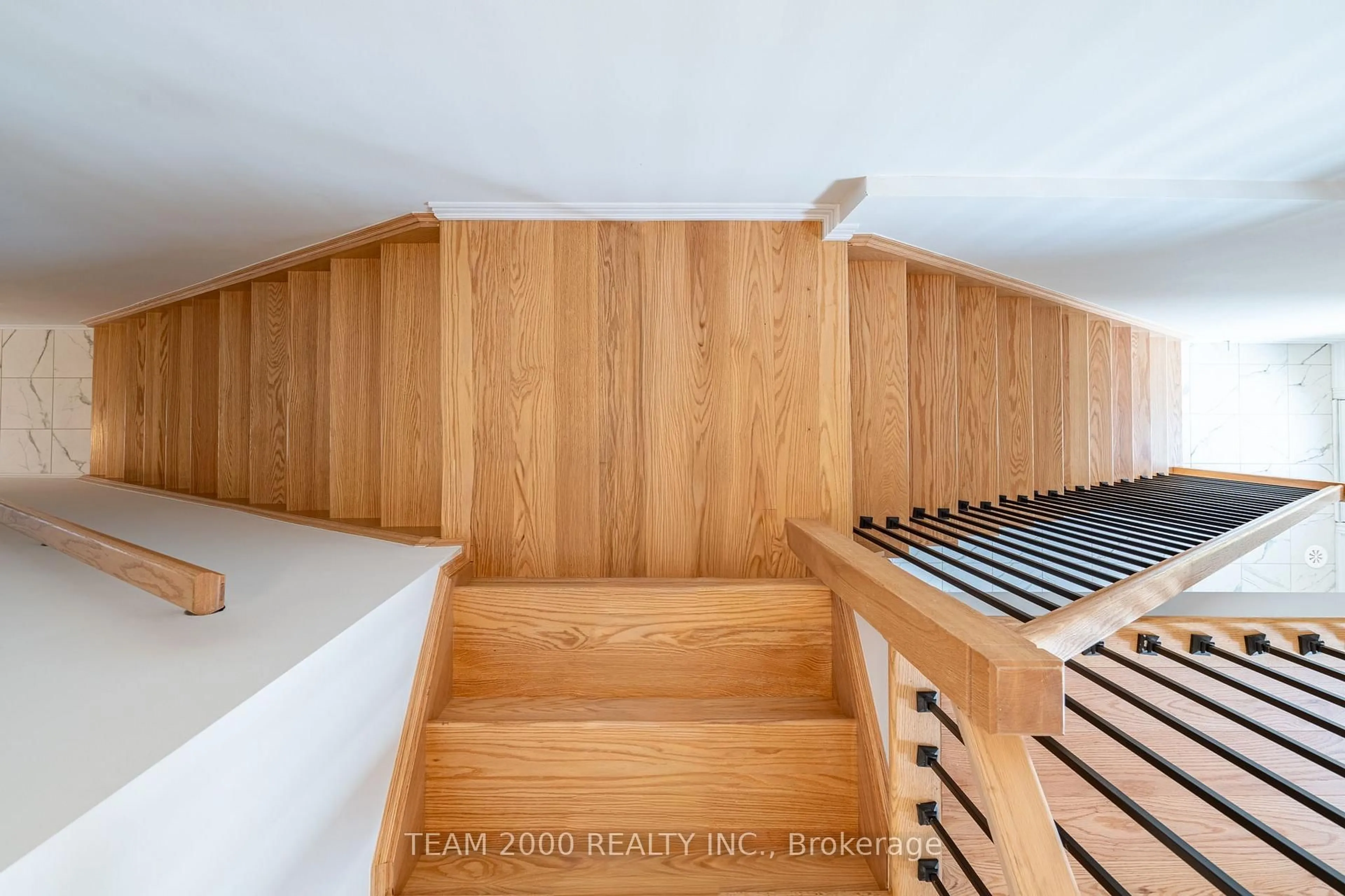 Stairs for 5971 Saigon St, Mississauga Ontario L5V 0E9
