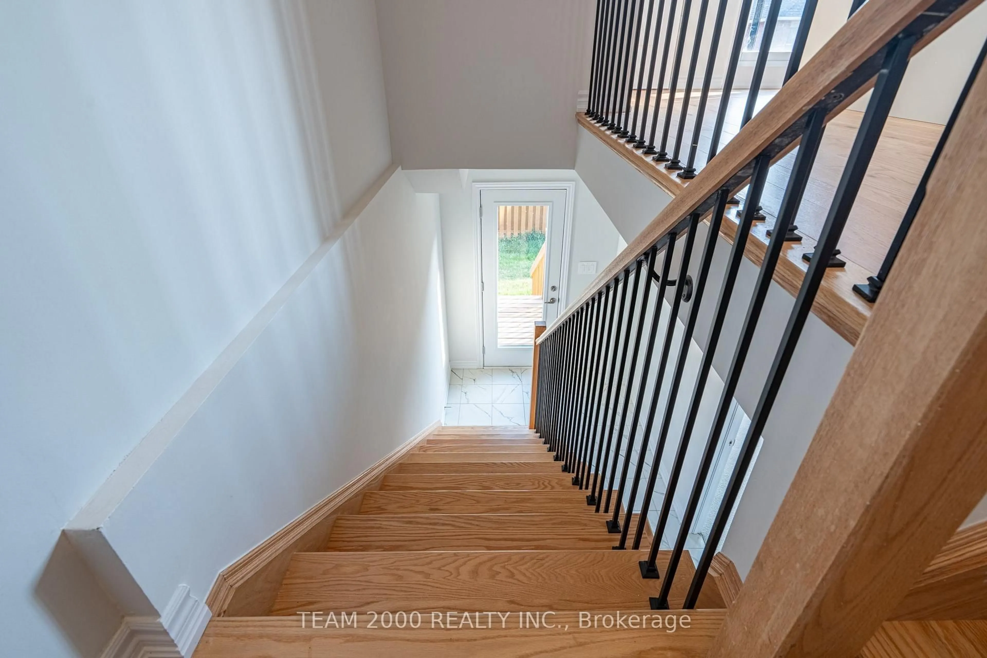 Stairs for 5971 Saigon St, Mississauga Ontario L5V 0E9