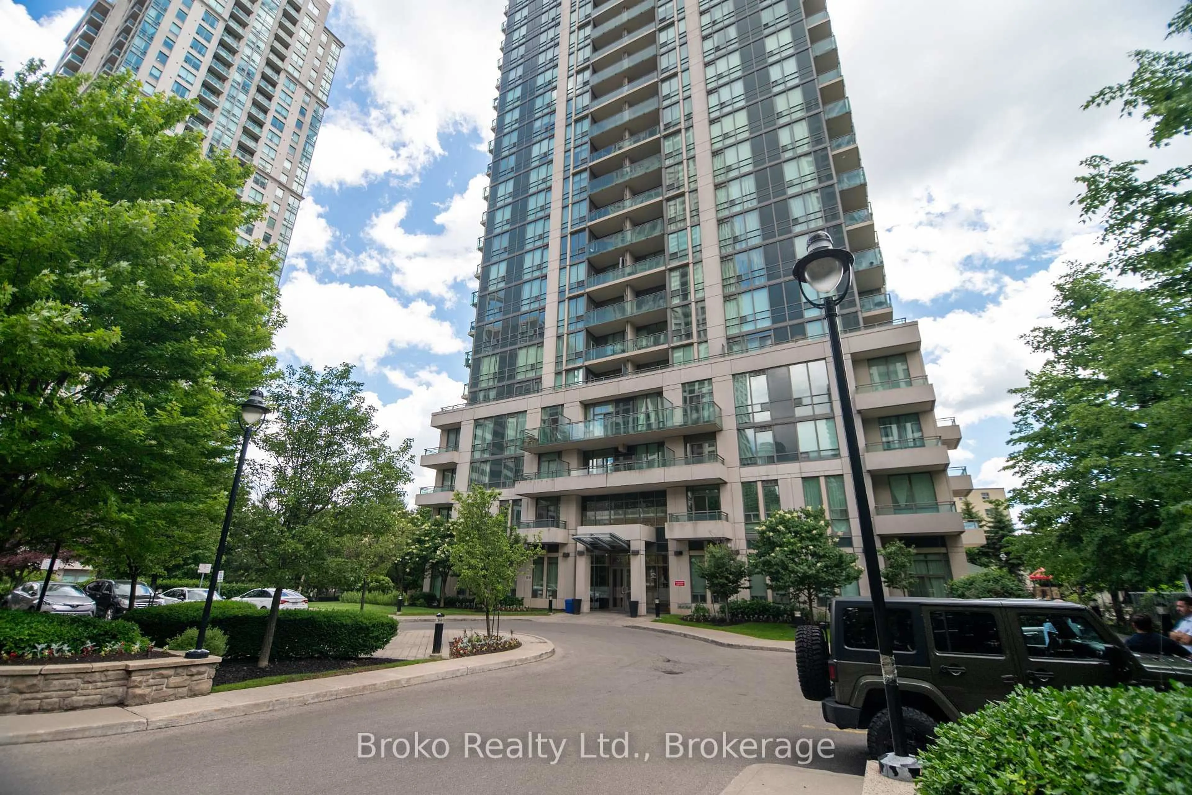 A pic from outside/outdoor area/front of a property/back of a property/a pic from drone, building for 3515 Kariya Dr #2907, Mississauga Ontario L5B 0C1