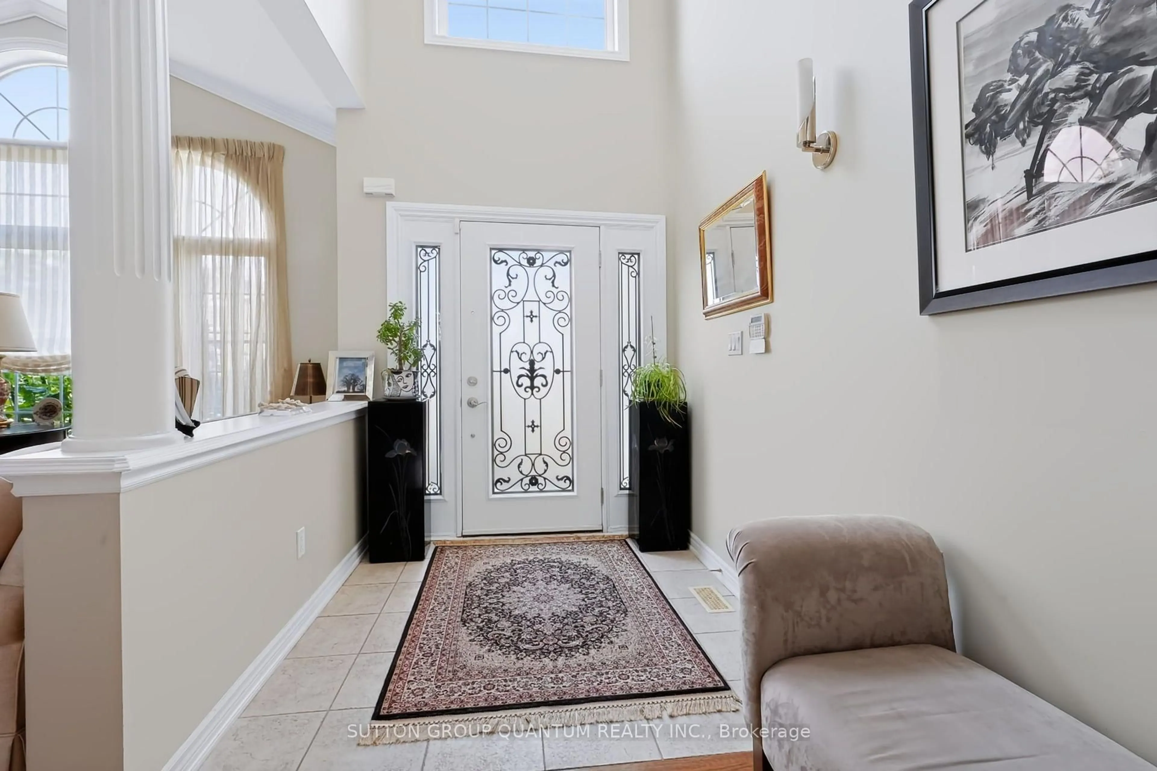 Indoor entryway for 1536 Pinery Cres, Oakville Ontario L6H 7J9