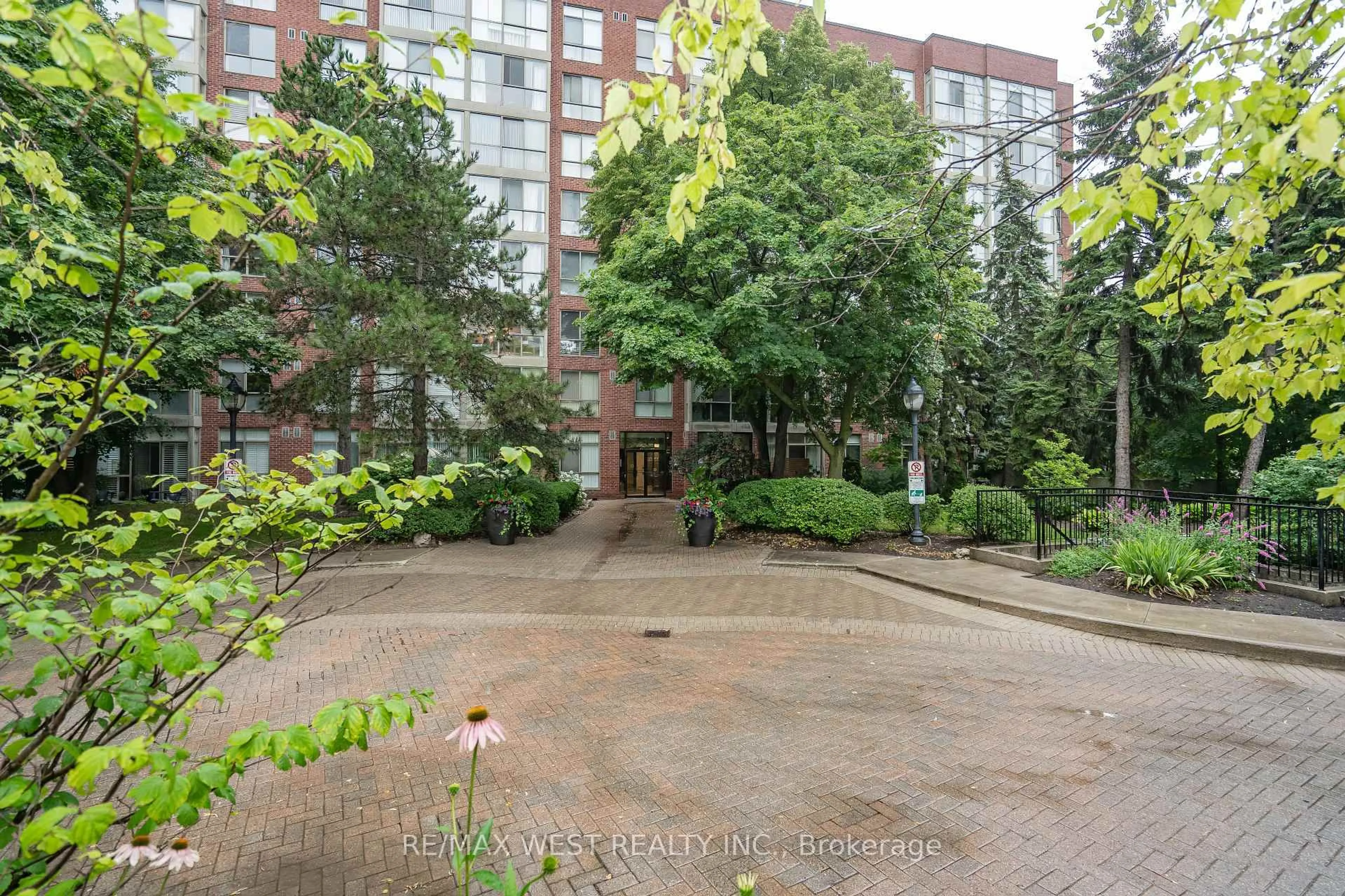 Patio, street for 24 Southport St #749, Toronto Ontario M6S 4Z1