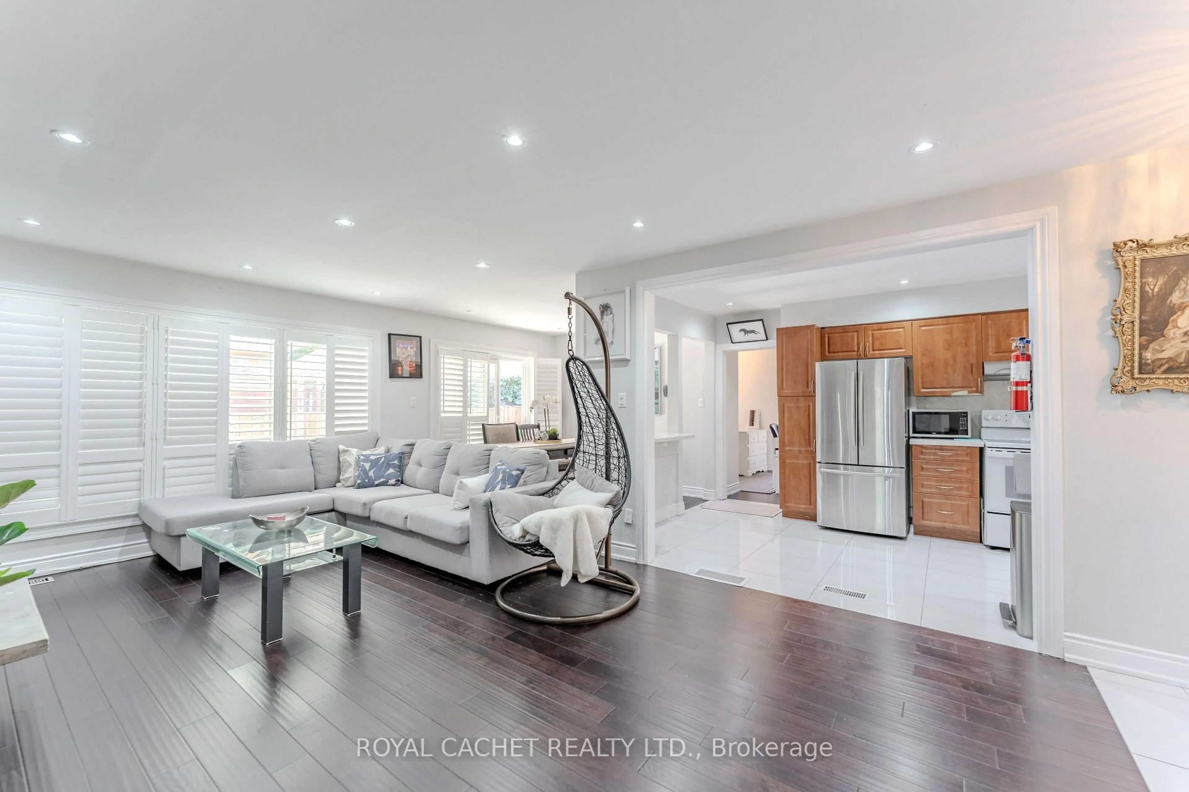 Open concept kitchen, unknown for 1074 Flagship Dr, Mississauga Ontario L4Y 2J7