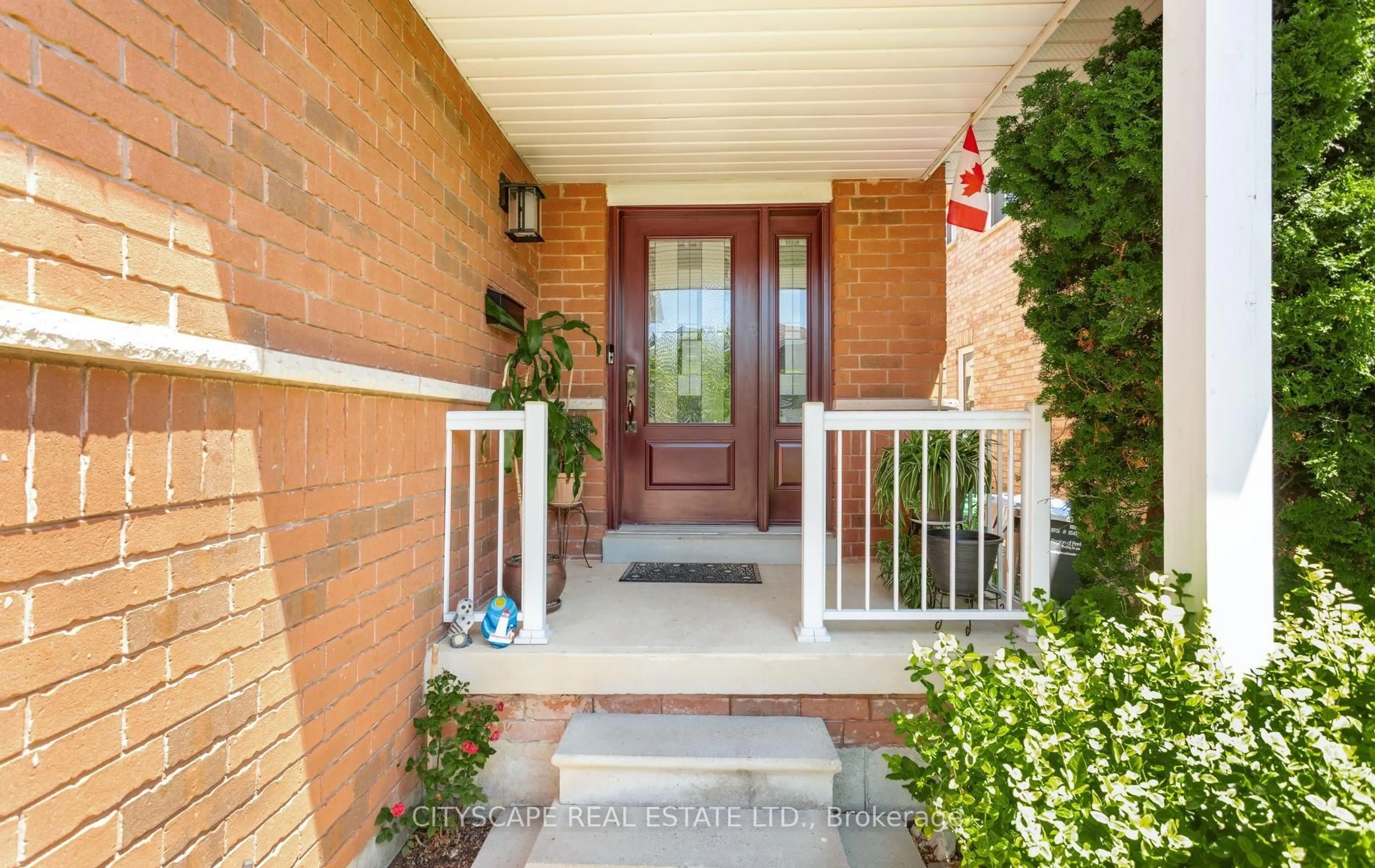 Indoor entryway for 5685 Topaz Pl, Mississauga Ontario L5M 7B8