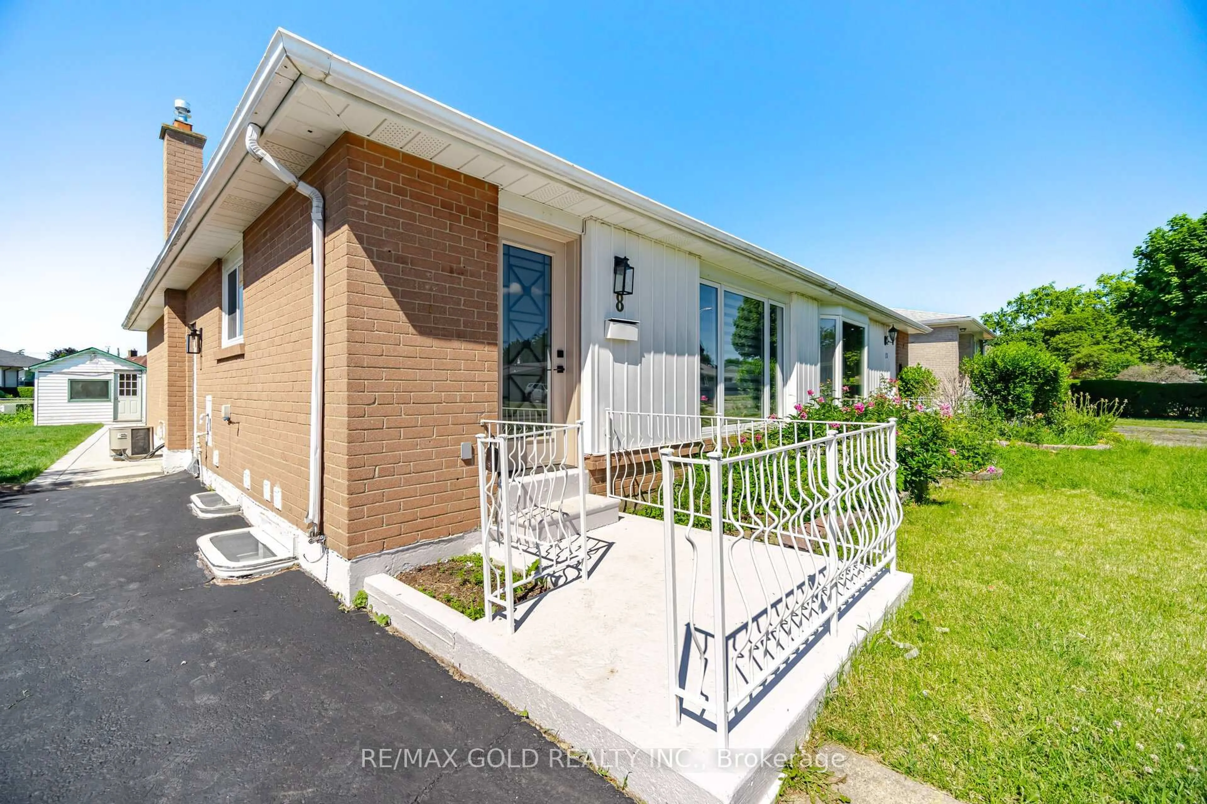 Unknown for 8 Athlone Ave, Brampton Ontario L6T 2N7