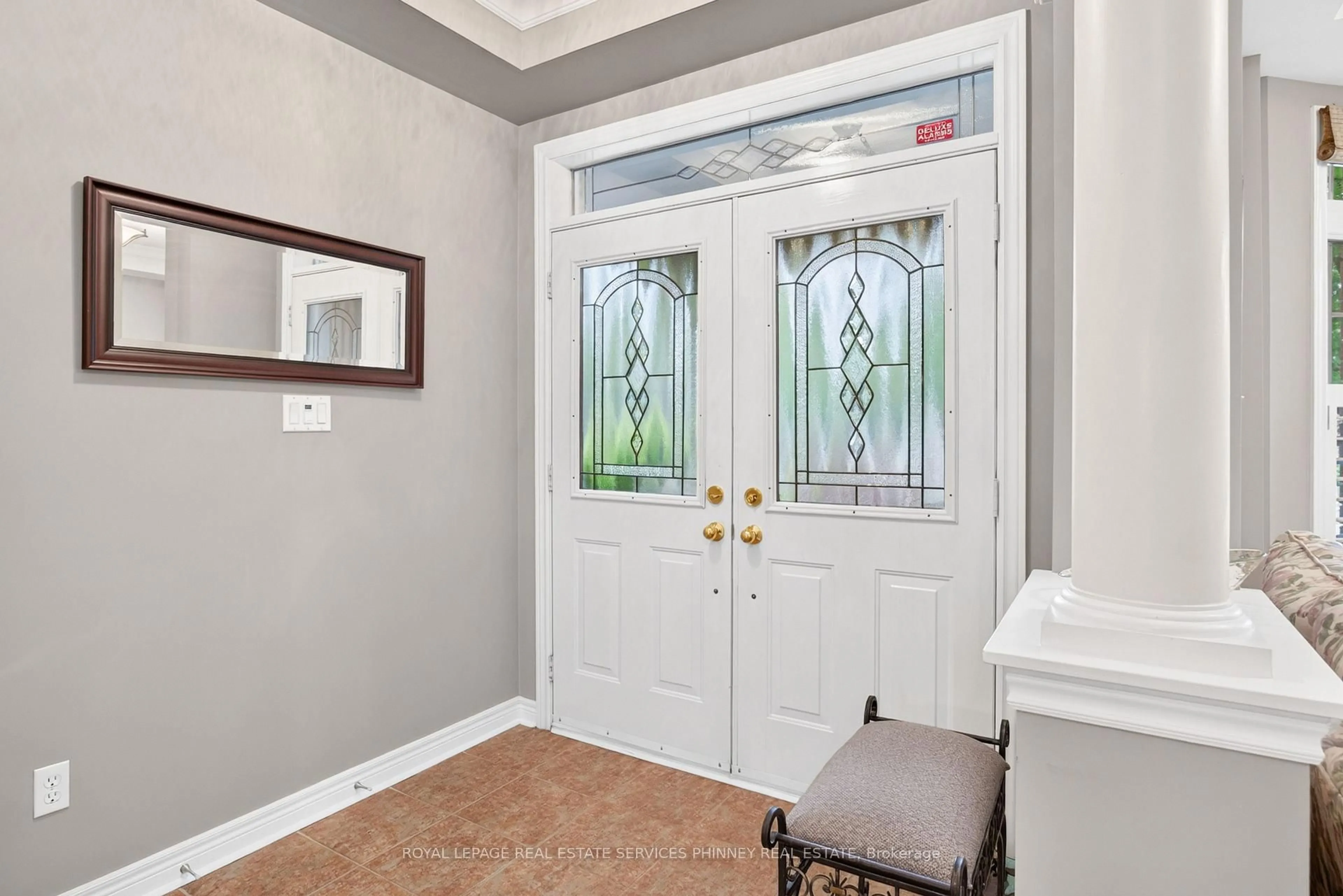 Indoor entryway for 211 Creek Path Ave, Oakville Ontario L6L 6T5