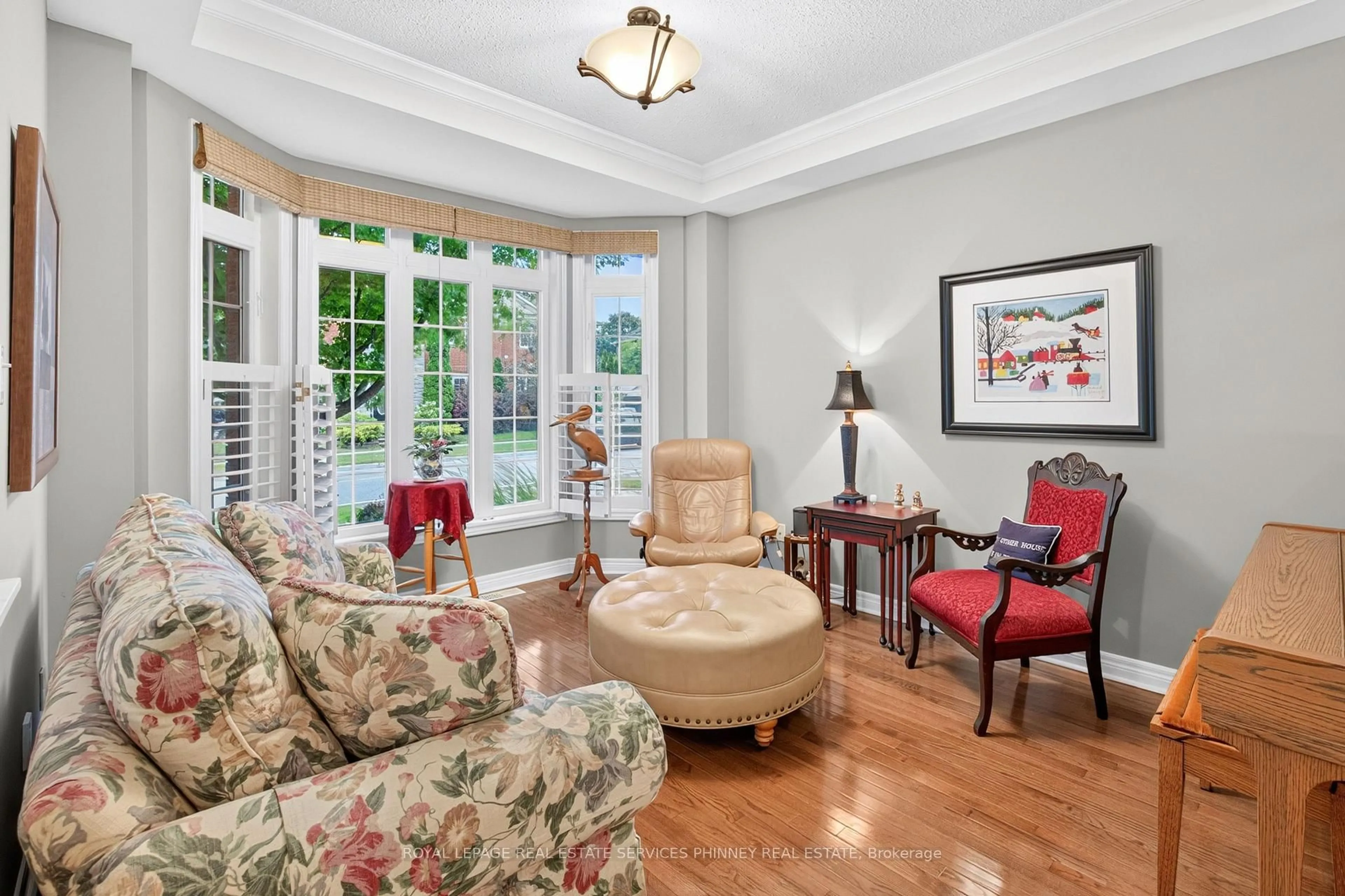Living room with furniture, unknown for 211 Creek Path Ave, Oakville Ontario L6L 6T5