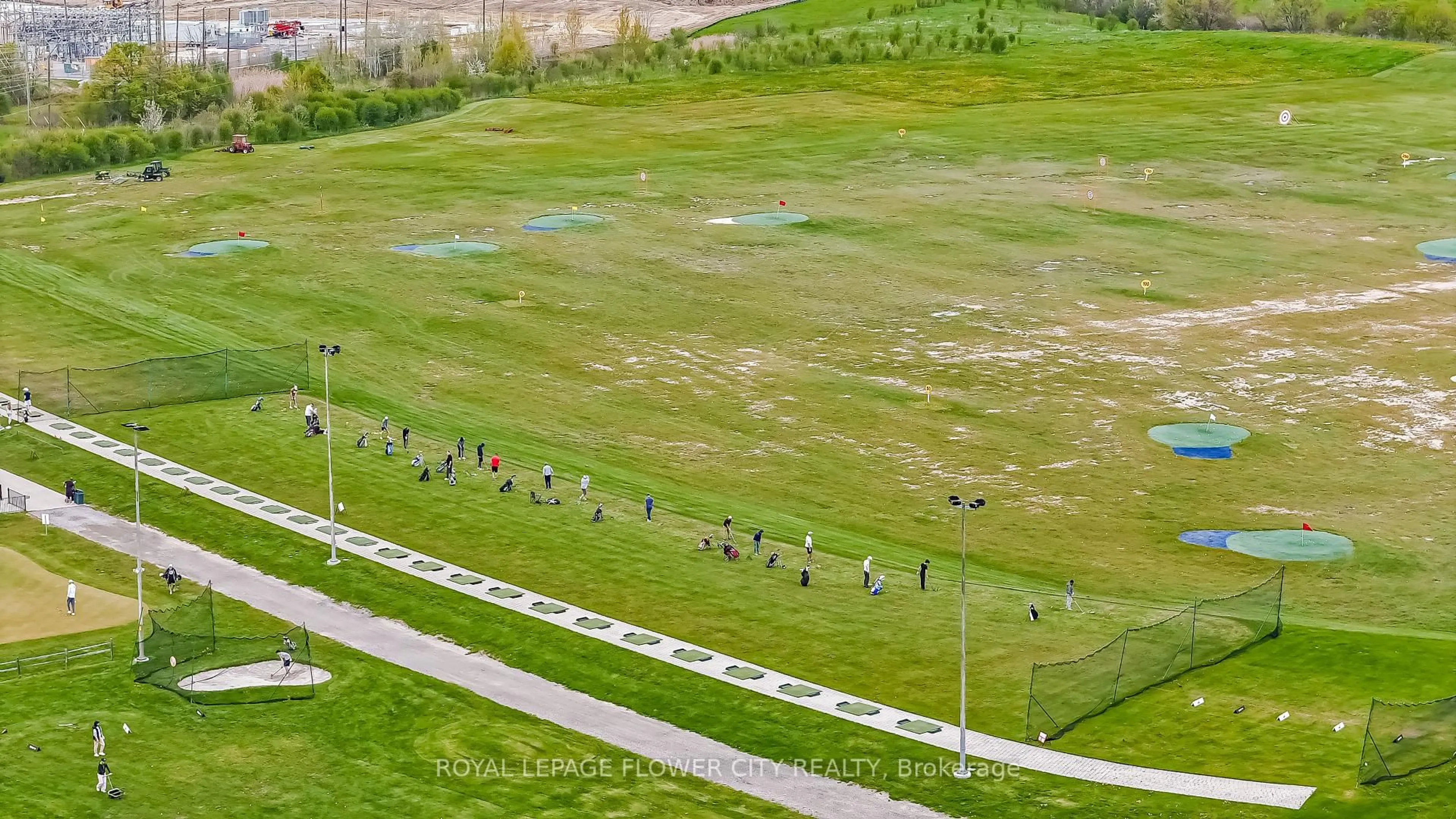 A pic from outside/outdoor area/front of a property/back of a property/a pic from drone, unknown for 2483 Burnhamthorpe Rd, Oakville Ontario L6M 4H1