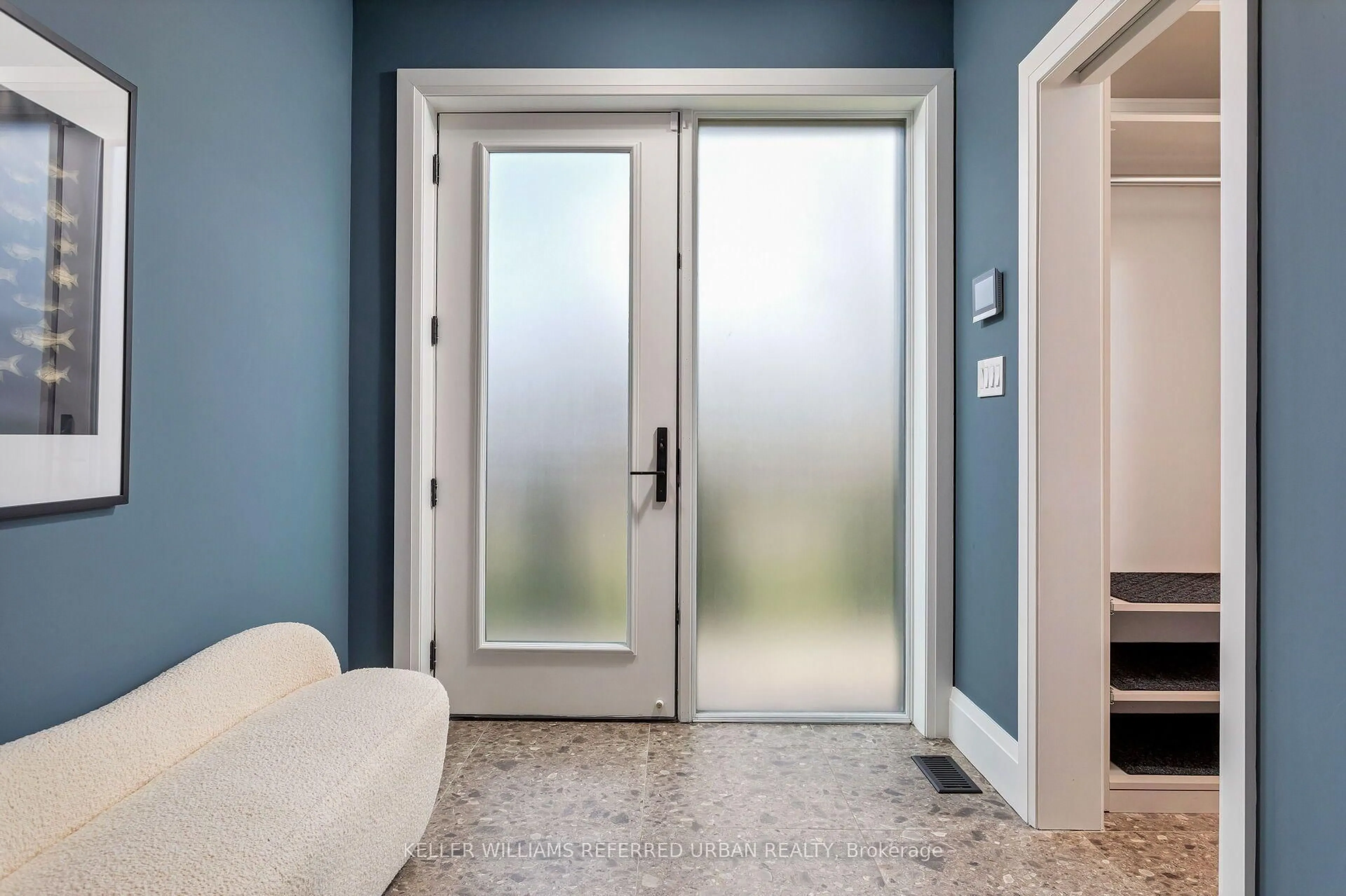 Indoor entryway for 25 Delma Dr, Toronto Ontario M8W 4N3