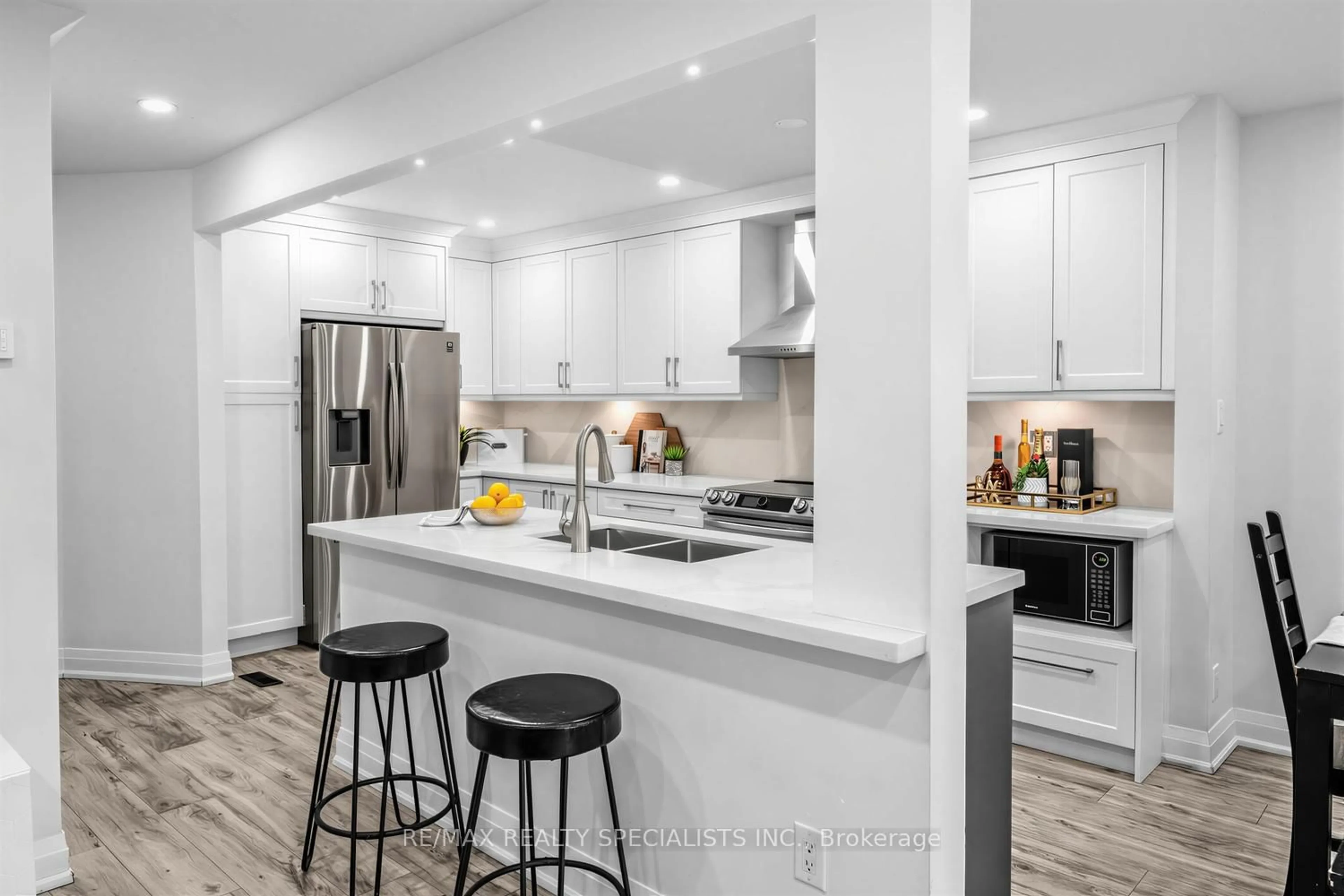 Open concept kitchen, unknown for 405 Hyacinthe Blvd #7, Mississauga Ontario L5A 3N1
