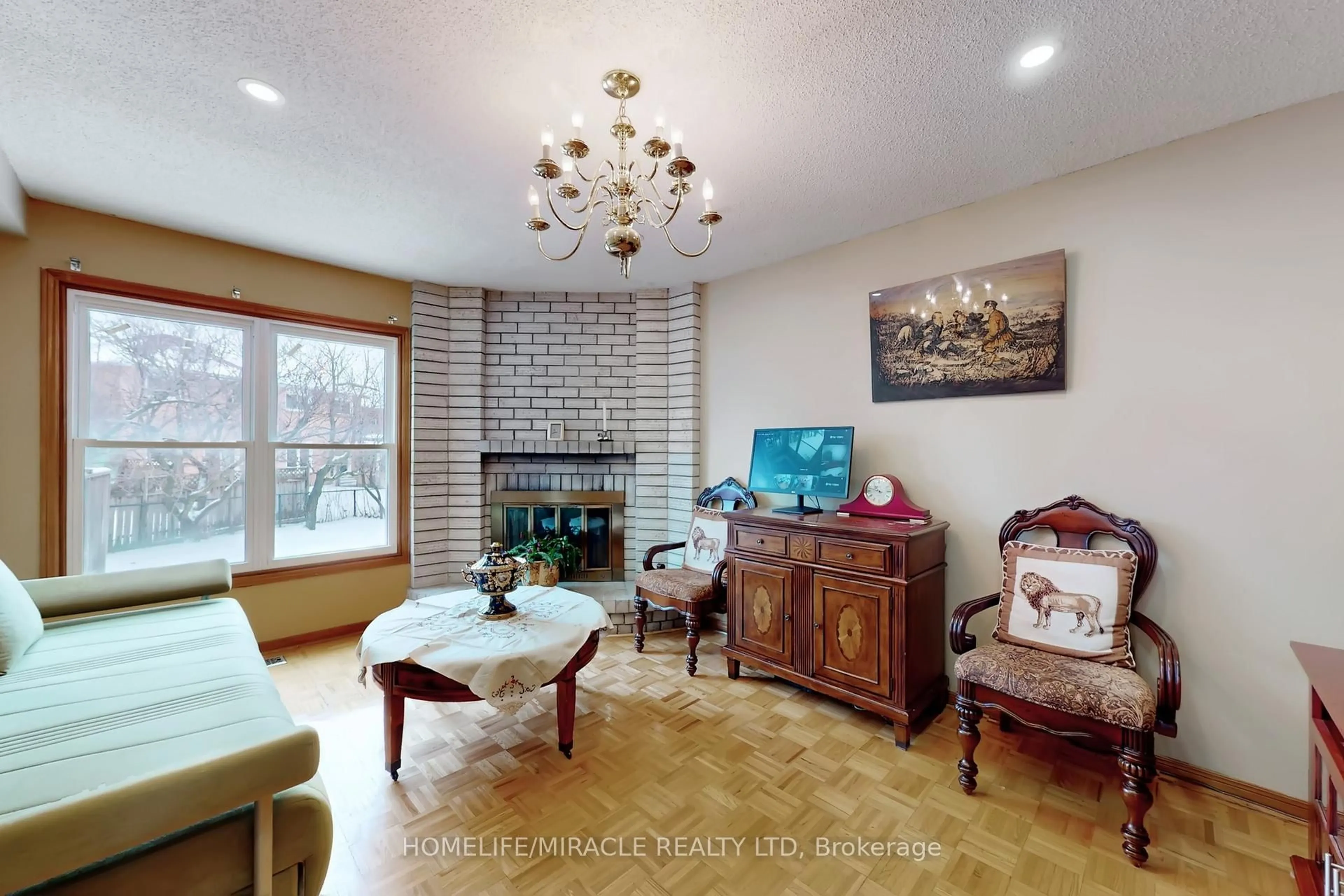 Living room with furniture, unknown for 14 Rodwell Crt, Brampton Ontario L6Y 4G7
