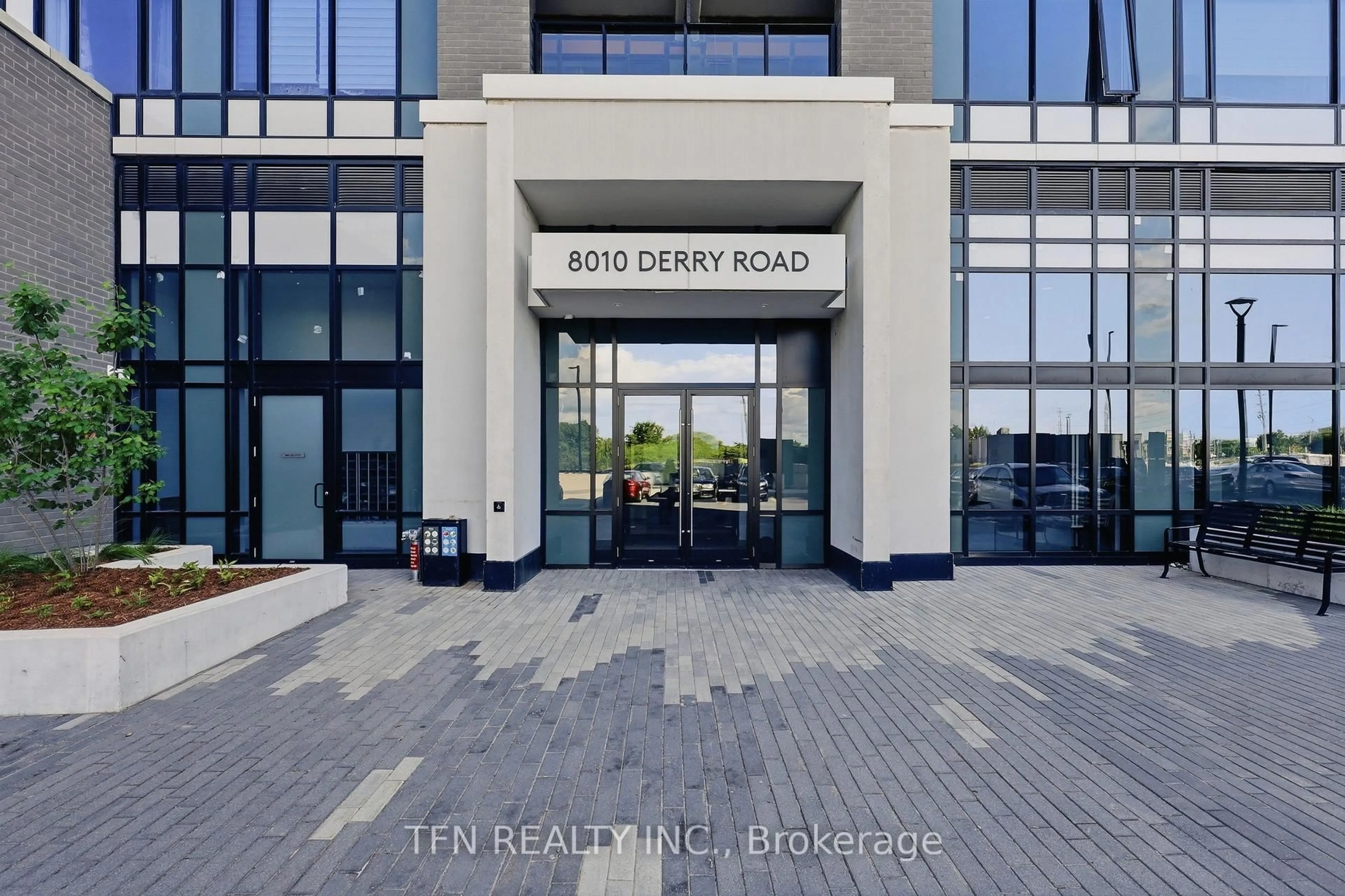 Indoor foyer for 8010 Derry Rd #1306, Milton Ontario L9T 3L3