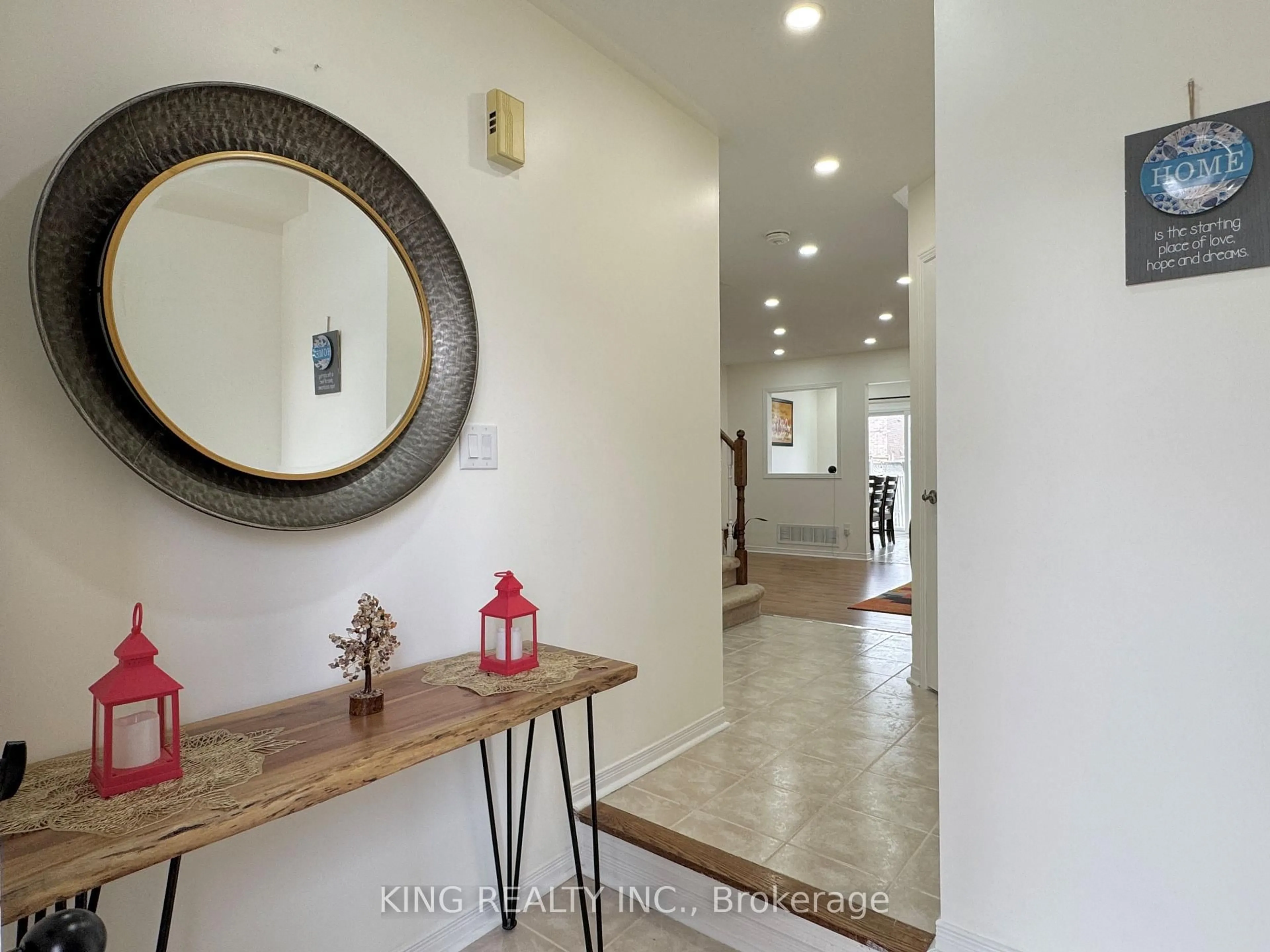 Indoor entryway for 277 Morningmist St, Brampton Ontario L6R 2B9