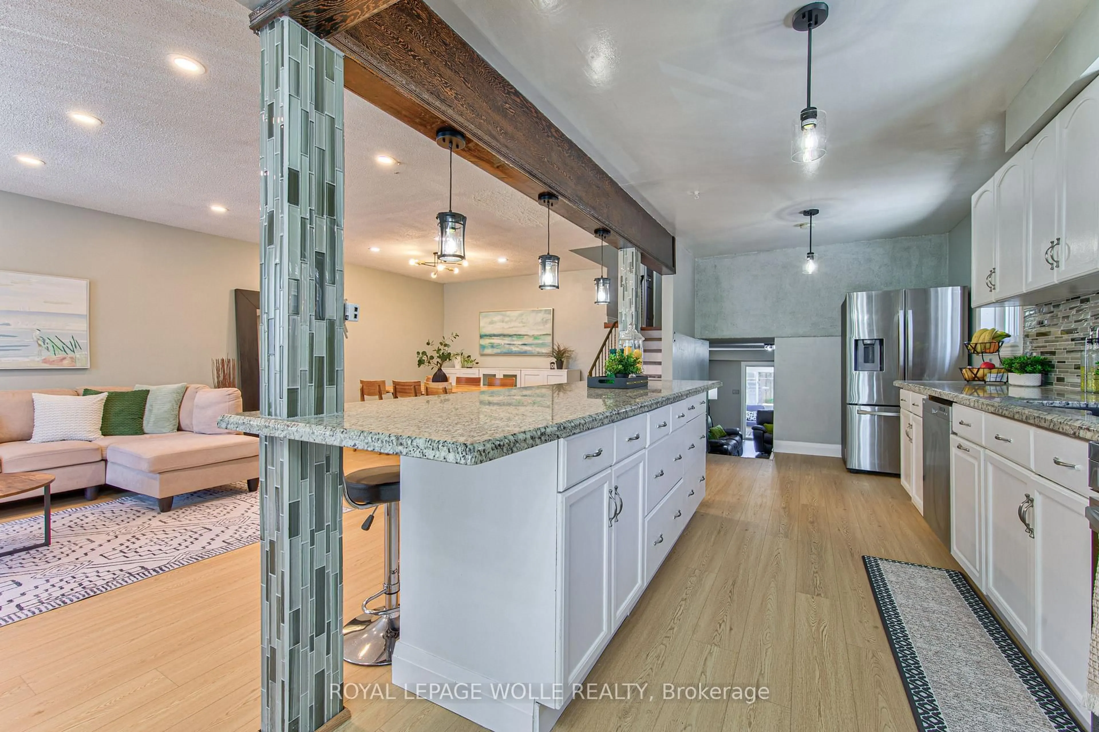 Open concept kitchen, unknown for 2560 Palisander Ave, Mississauga Ontario L5B 2L2