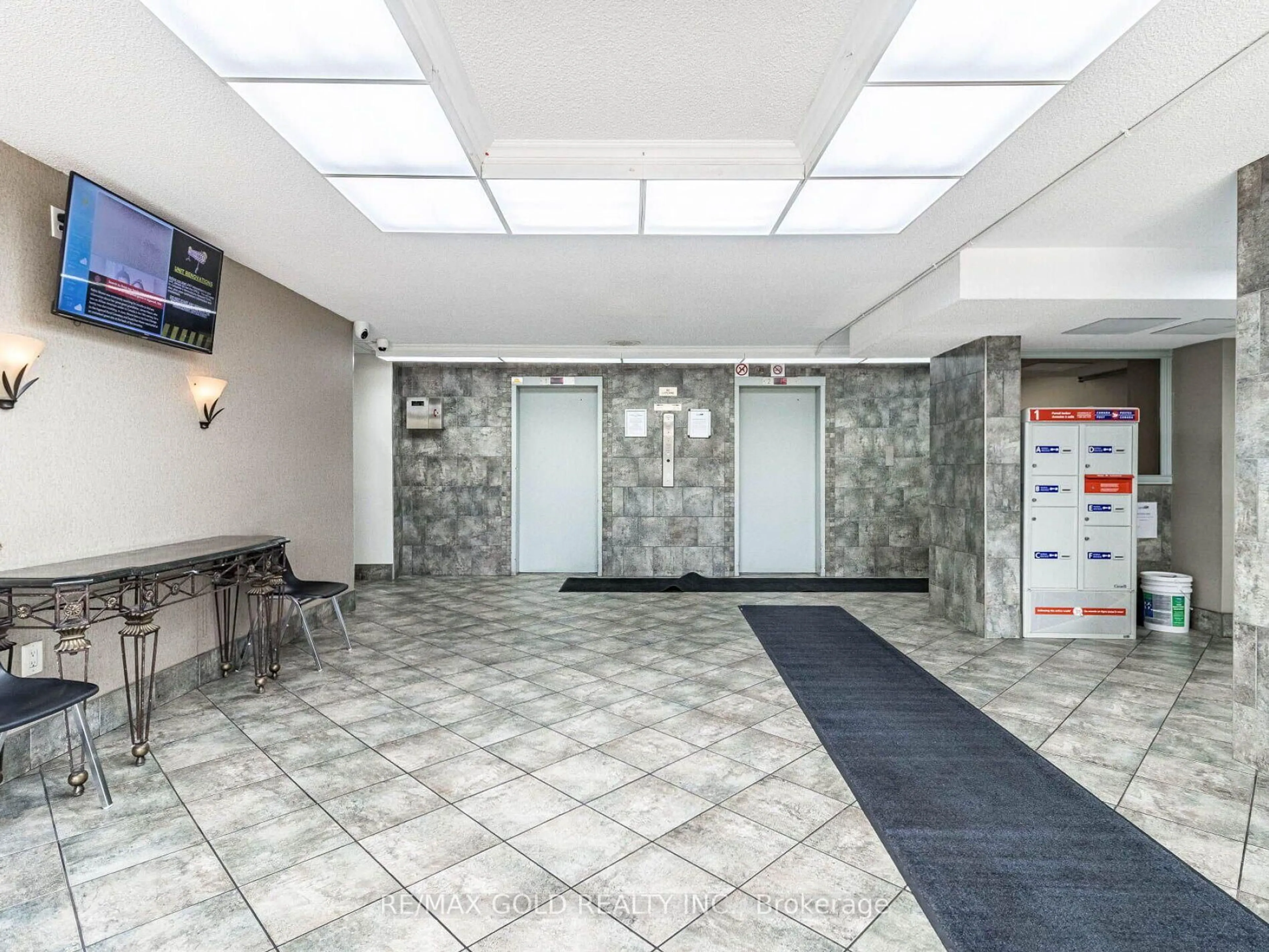 Lobby for 17 Knightsbridge Rd #1010, Brampton Ontario L6T 3X9