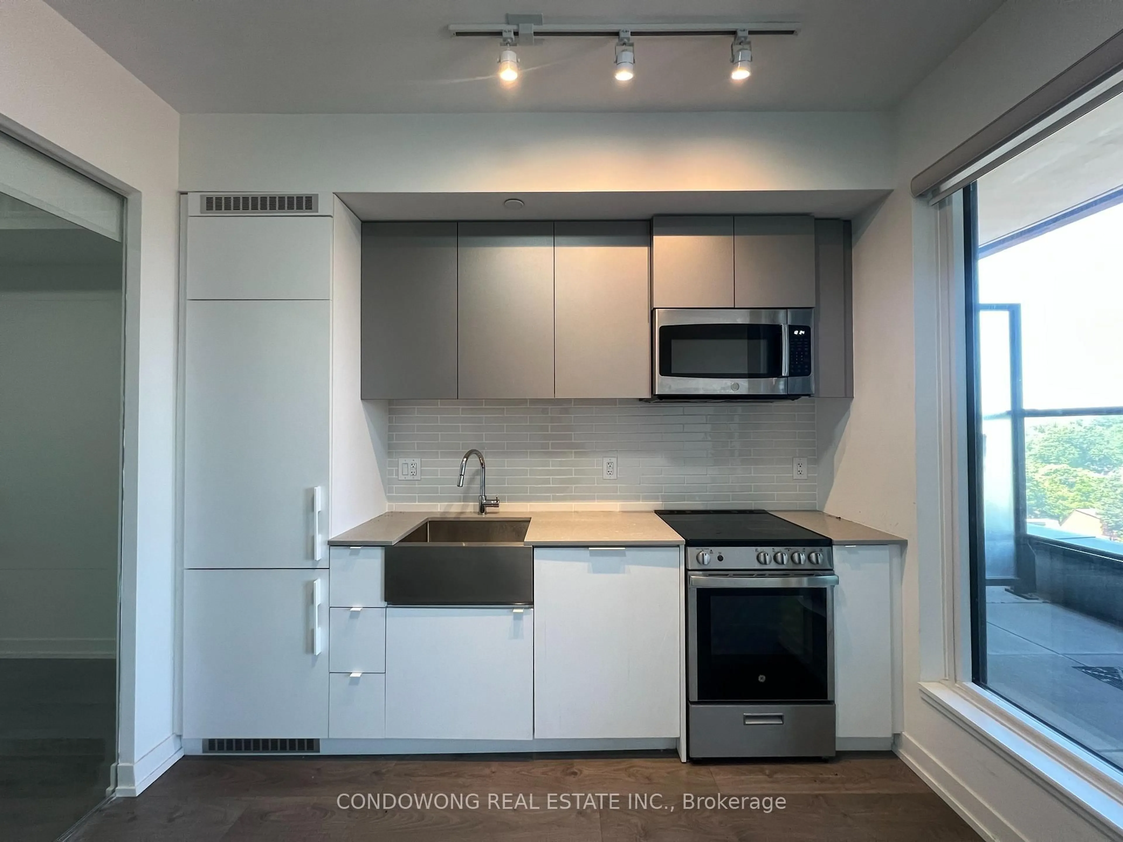 Standard kitchen, unknown for 270 Dufferin St #619, Toronto Ontario M6K 0H8
