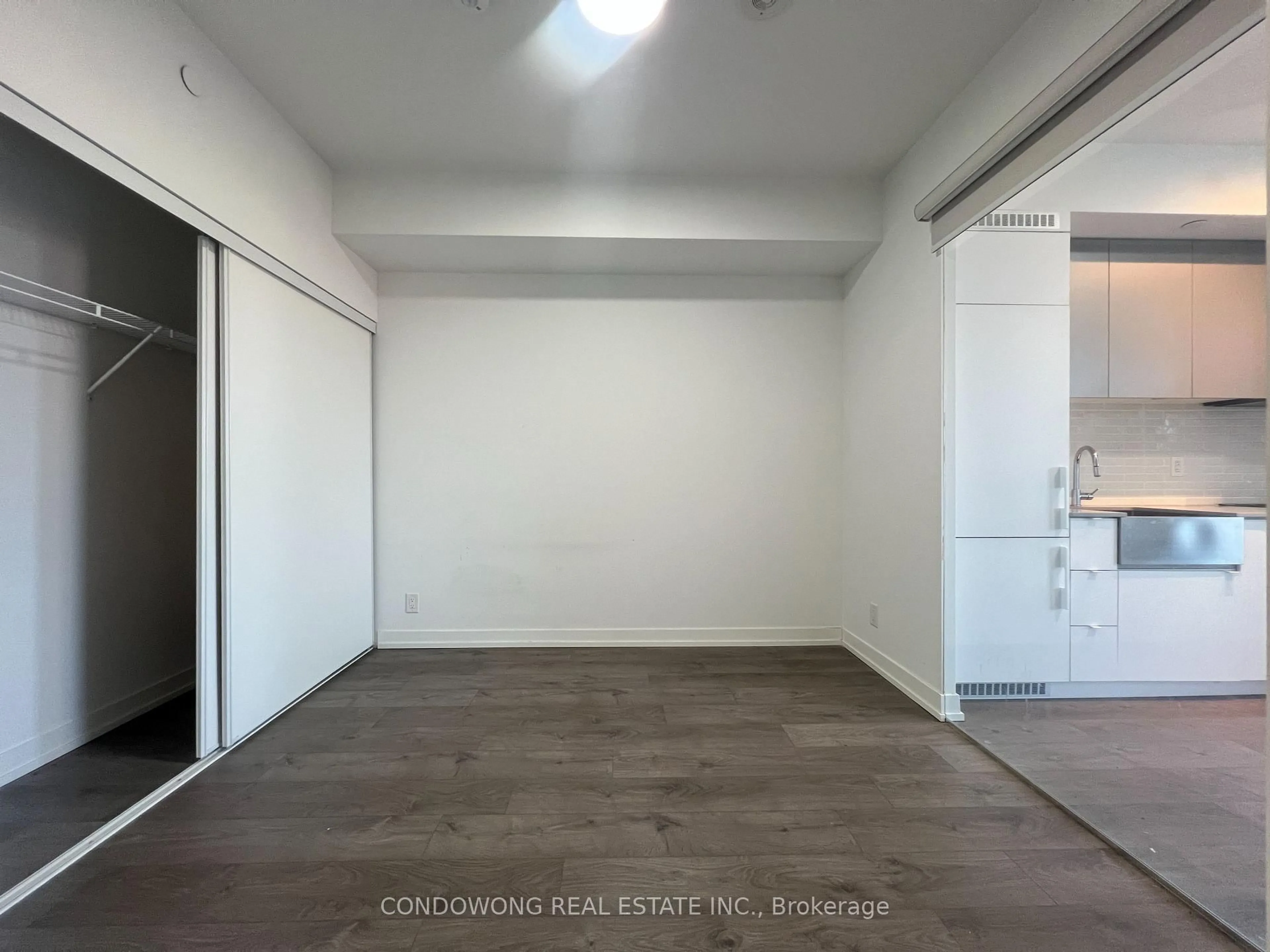 A pic of a room for 270 Dufferin St #619, Toronto Ontario M6K 0H8