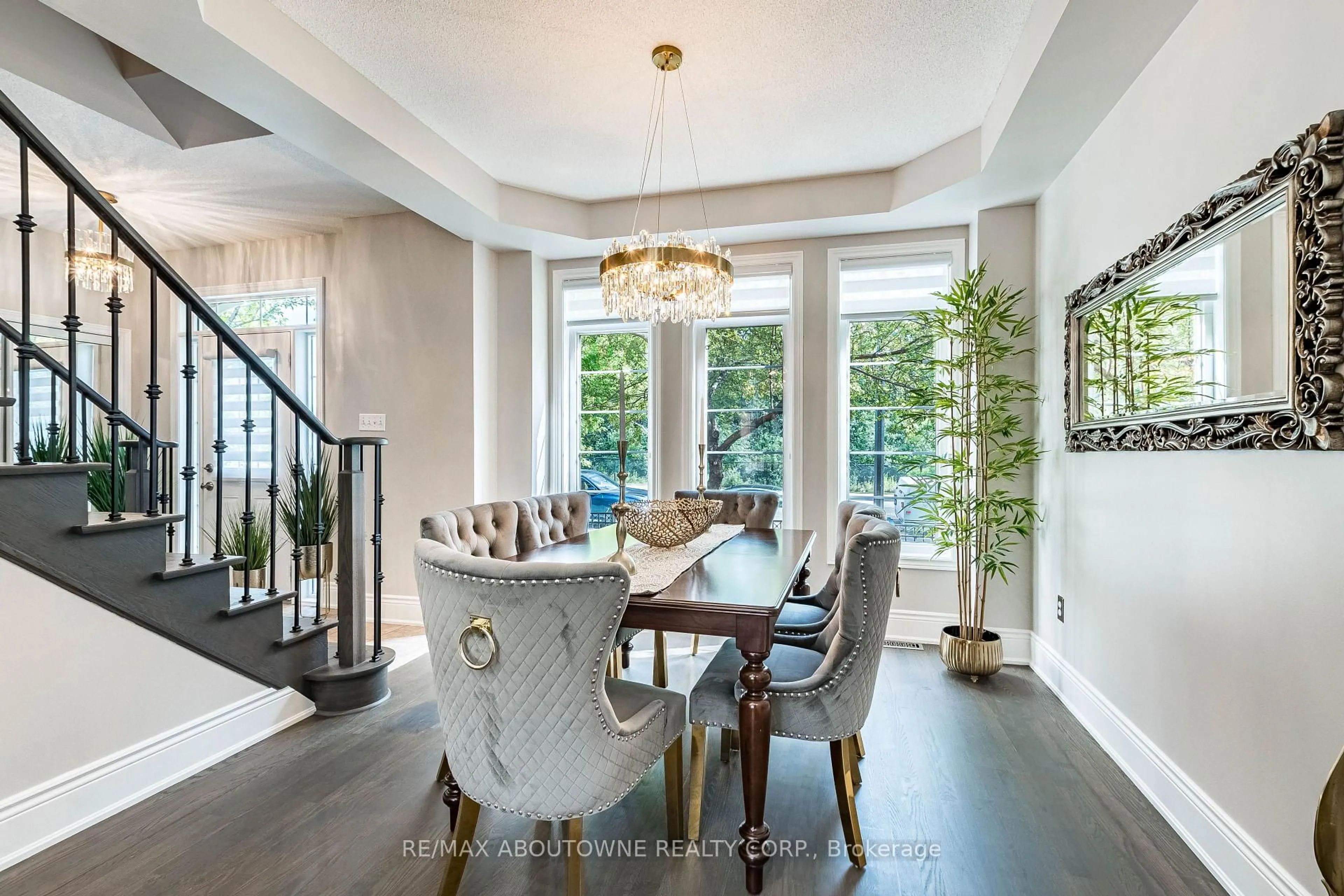 Dining room, ceramic/tile floor for 5550 Tenth Line, Mississauga Ontario L5M 0G2