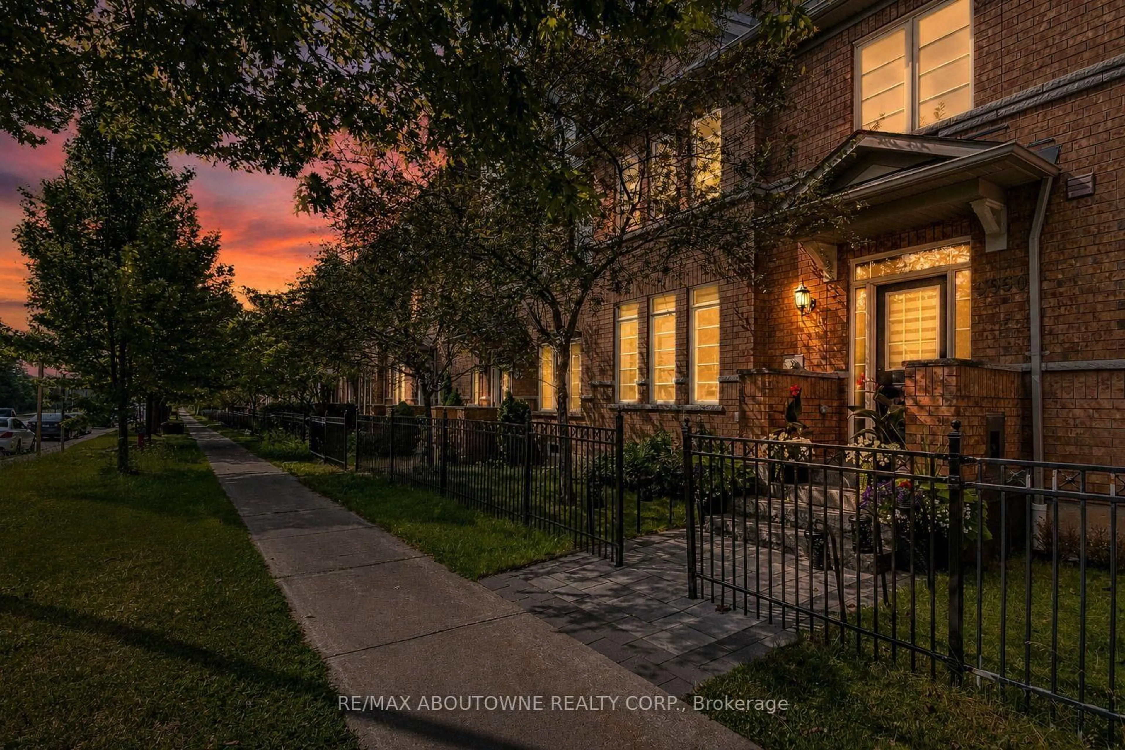 Unknown for 5550 Tenth Line, Mississauga Ontario L5M 0G2