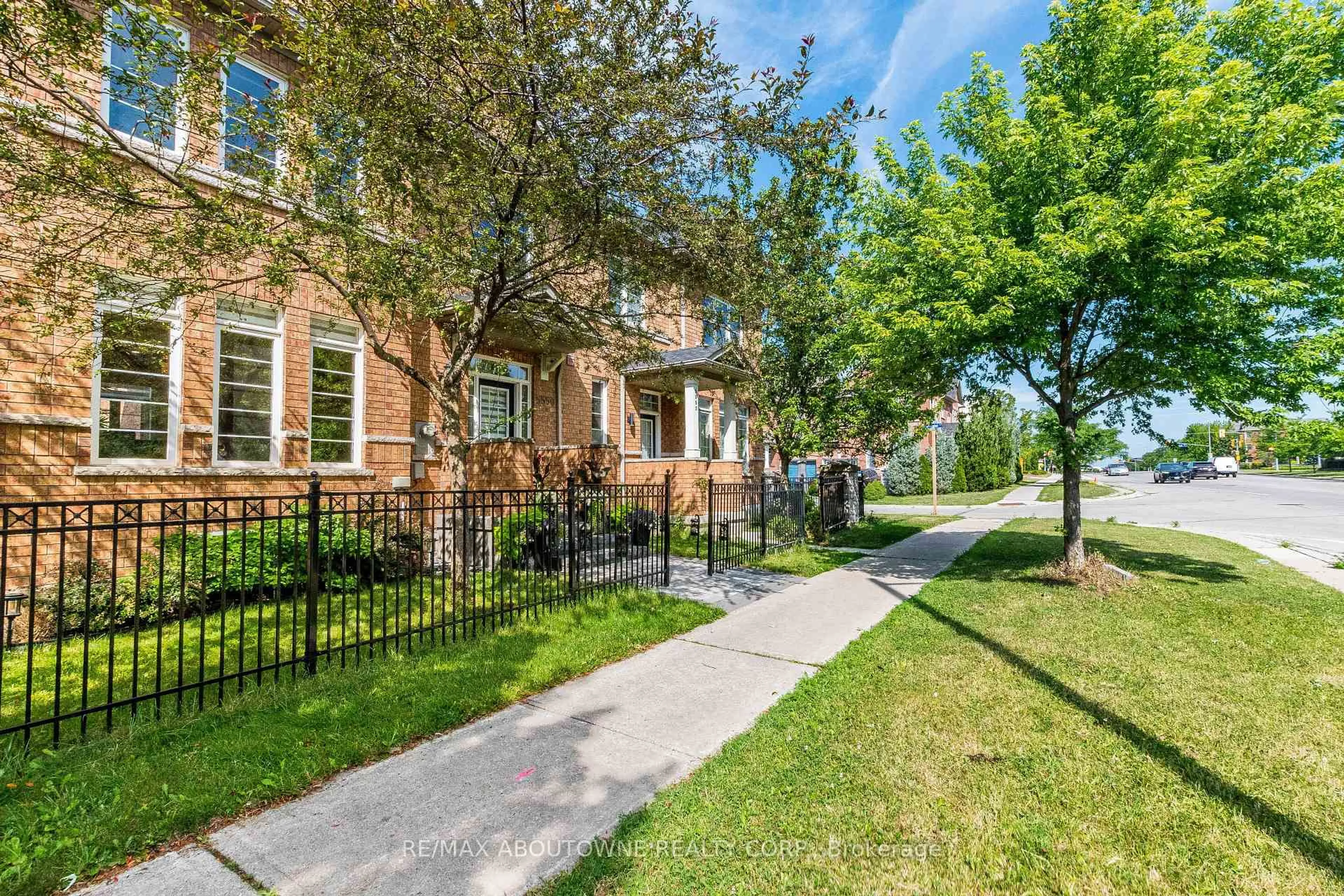 Unknown for 5550 Tenth Line, Mississauga Ontario L5M 0G2