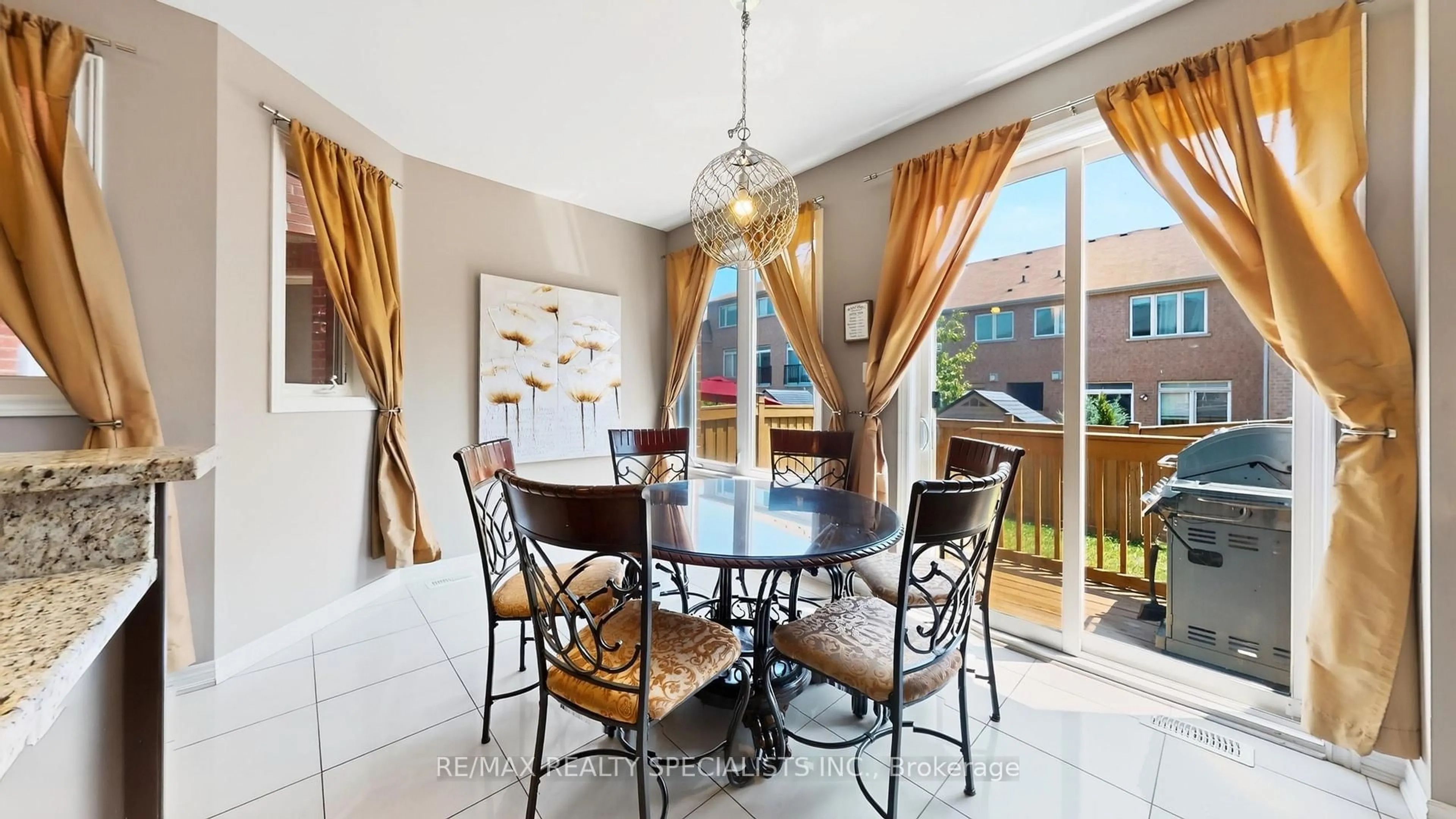 Dining room, ceramic/tile floor for 30 Pendulum Circ, Brampton Ontario L6R 3N6