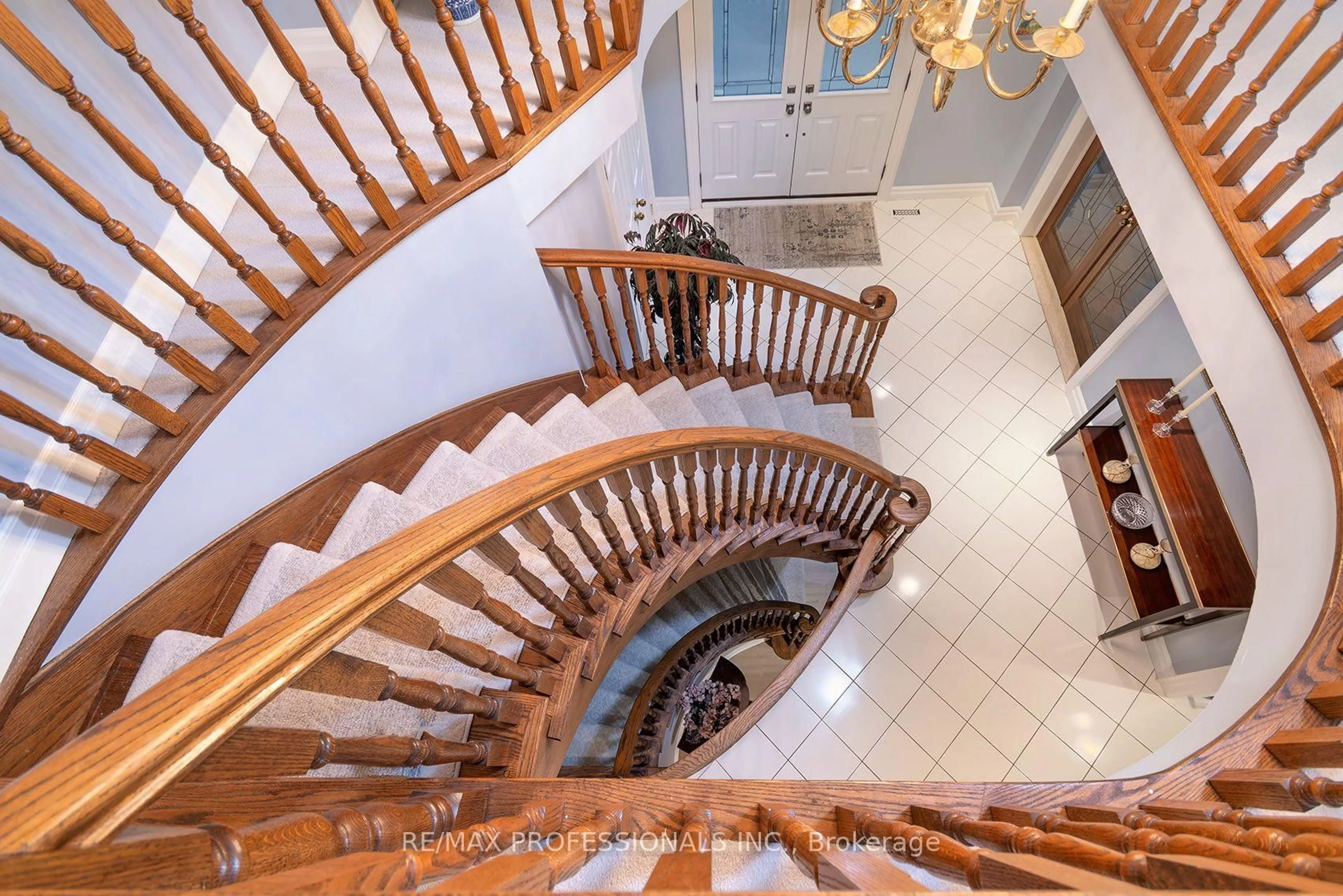 Stairs for 1820 Shady Creek Crt, Mississauga Ontario L5L 3W2