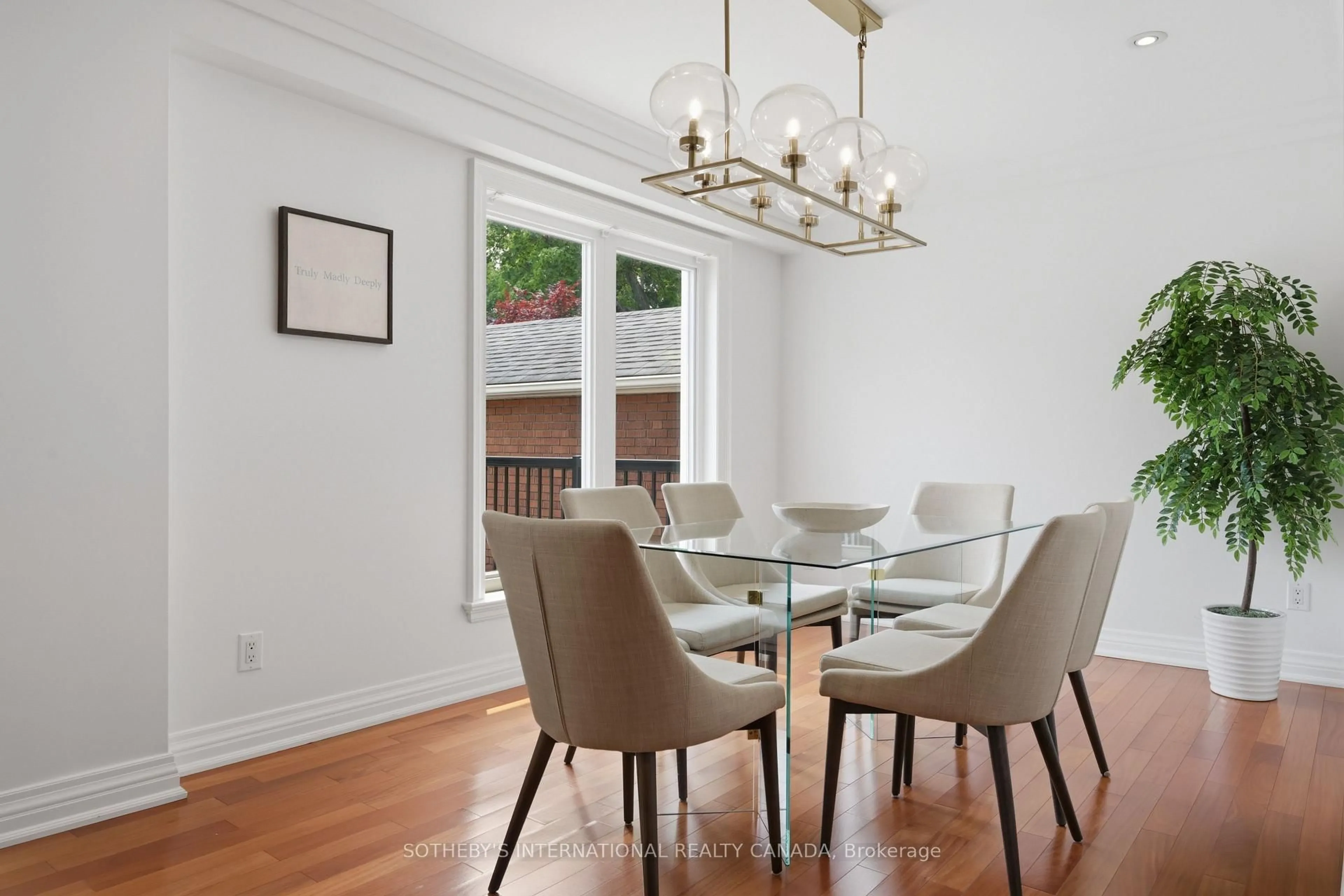 Dining room, wood/laminate floor for 69 Wanita Rd, Mississauga Ontario L5G 1B5
