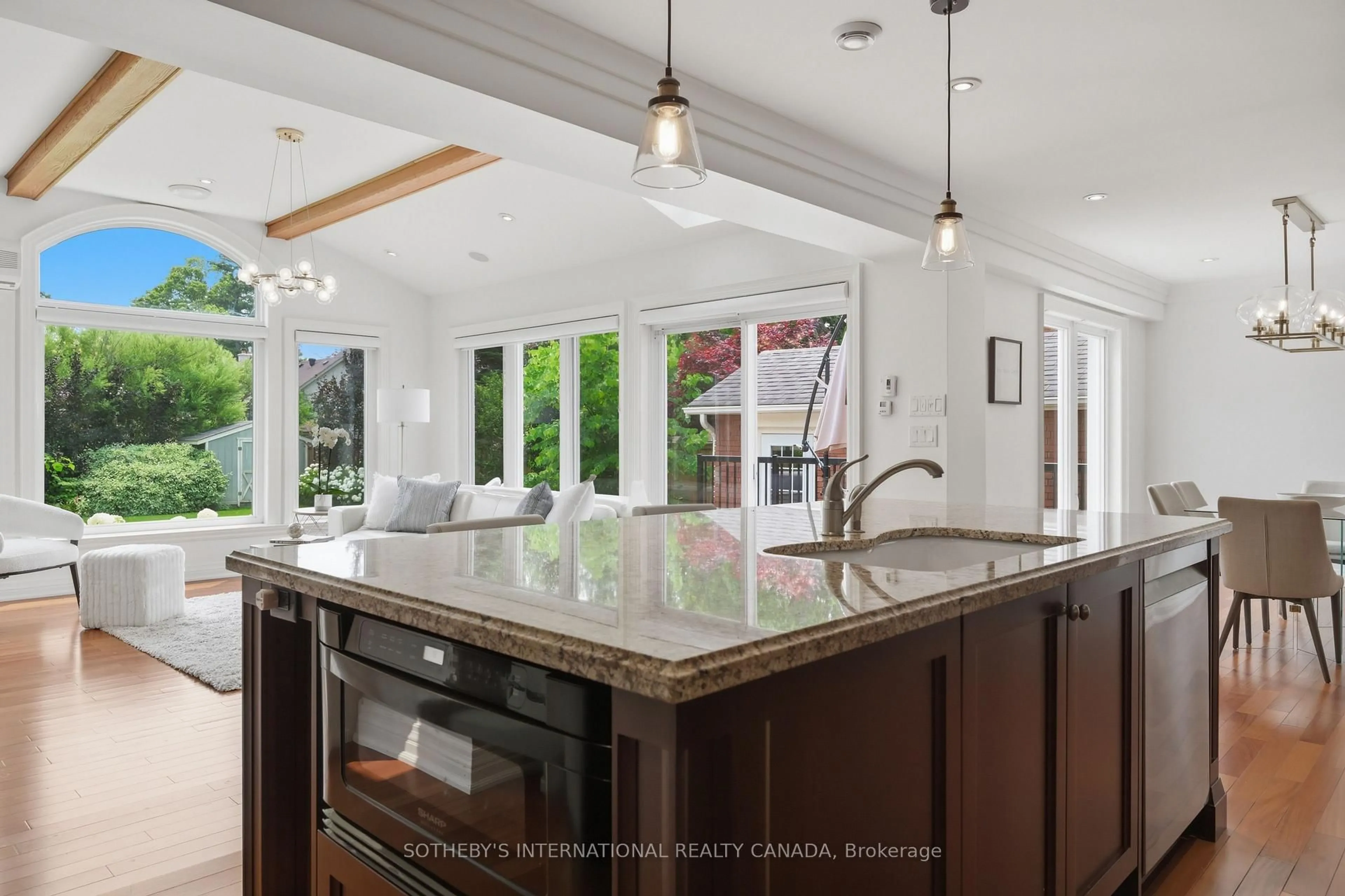 Open concept kitchen, ceramic/tile floor for 69 Wanita Rd, Mississauga Ontario L5G 1B5