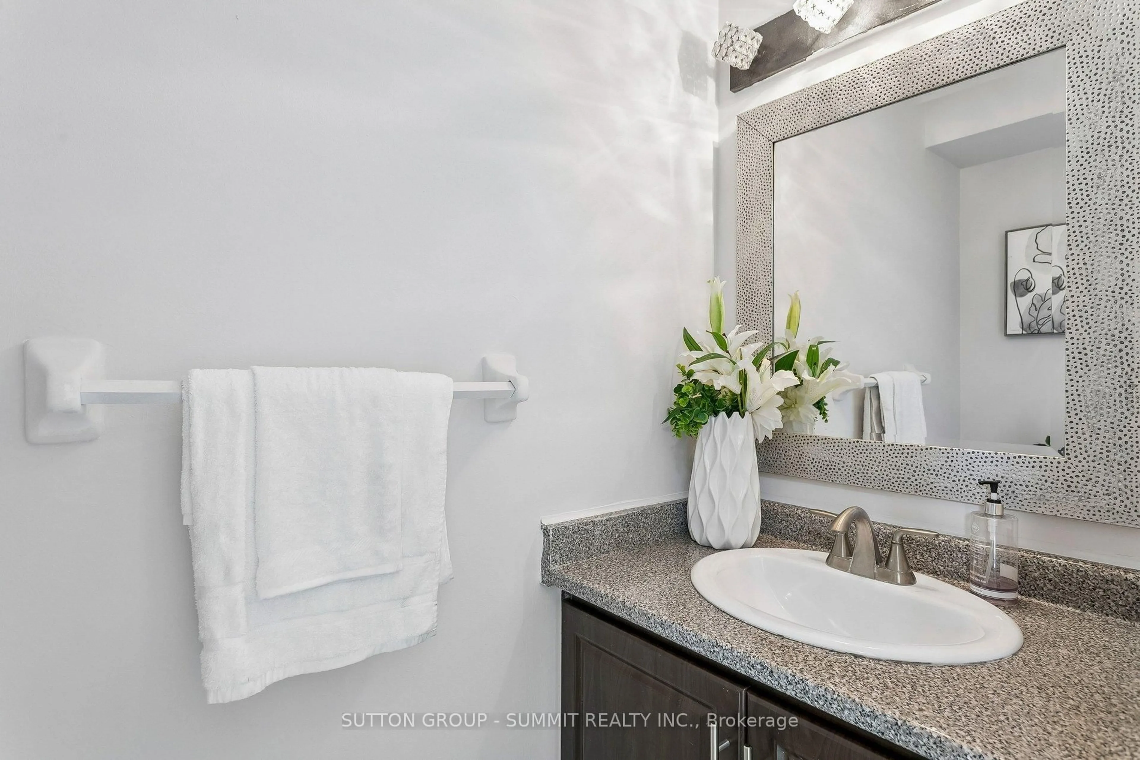 Standard bathroom, ceramic/tile floor for 35 Malta Ave #37, Brampton Ontario L6Y 5B4