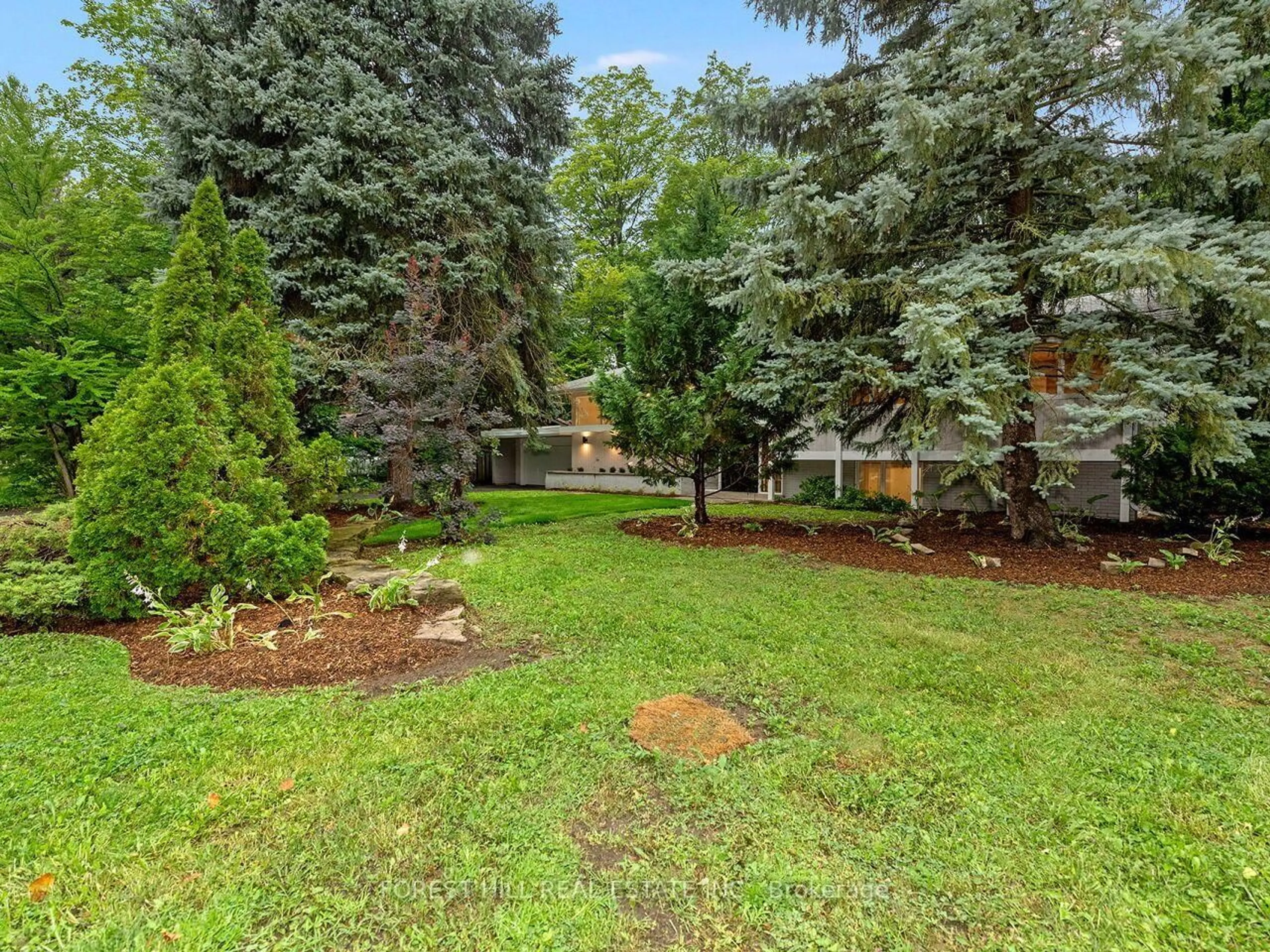 A pic from outside/outdoor area/front of a property/back of a property/a pic from drone, forest/trees view for 1847 Will Scarlett Dr, Mississauga Ontario L5K 1J6