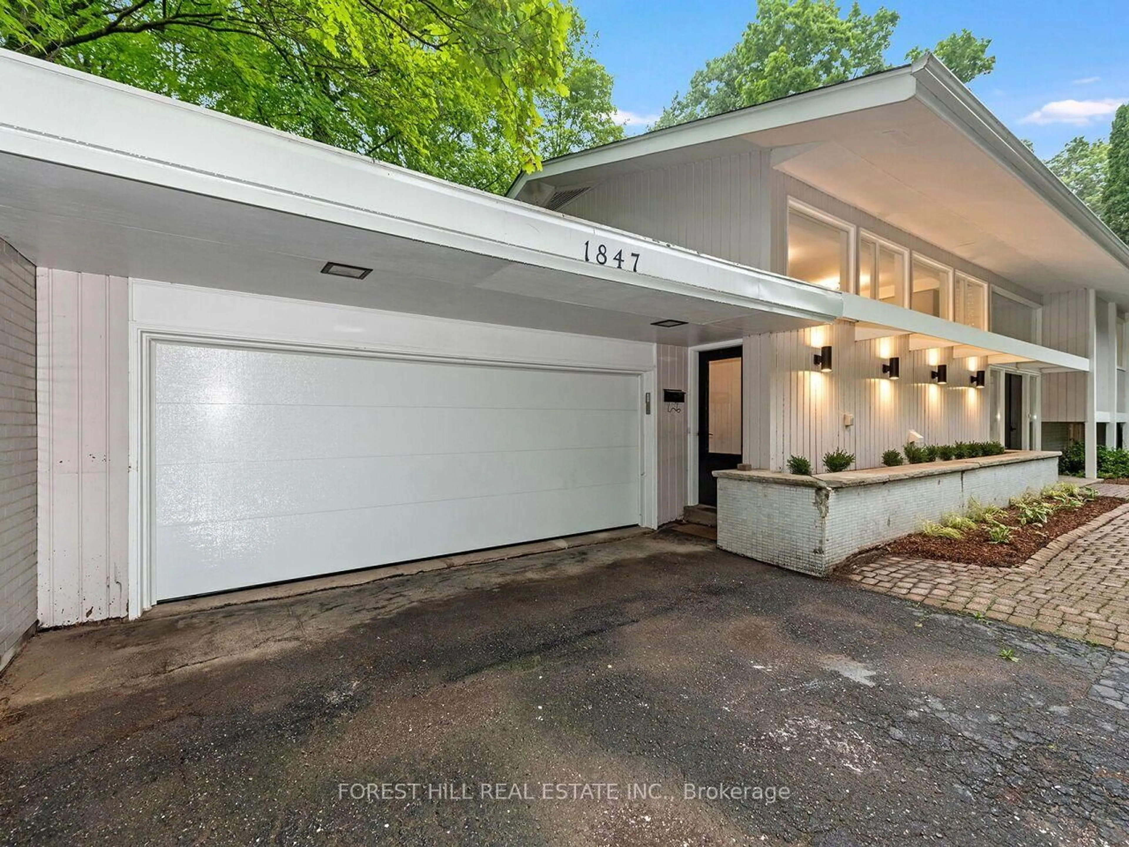 Unknown for 1847 Will Scarlett Dr, Mississauga Ontario L5K 1J6
