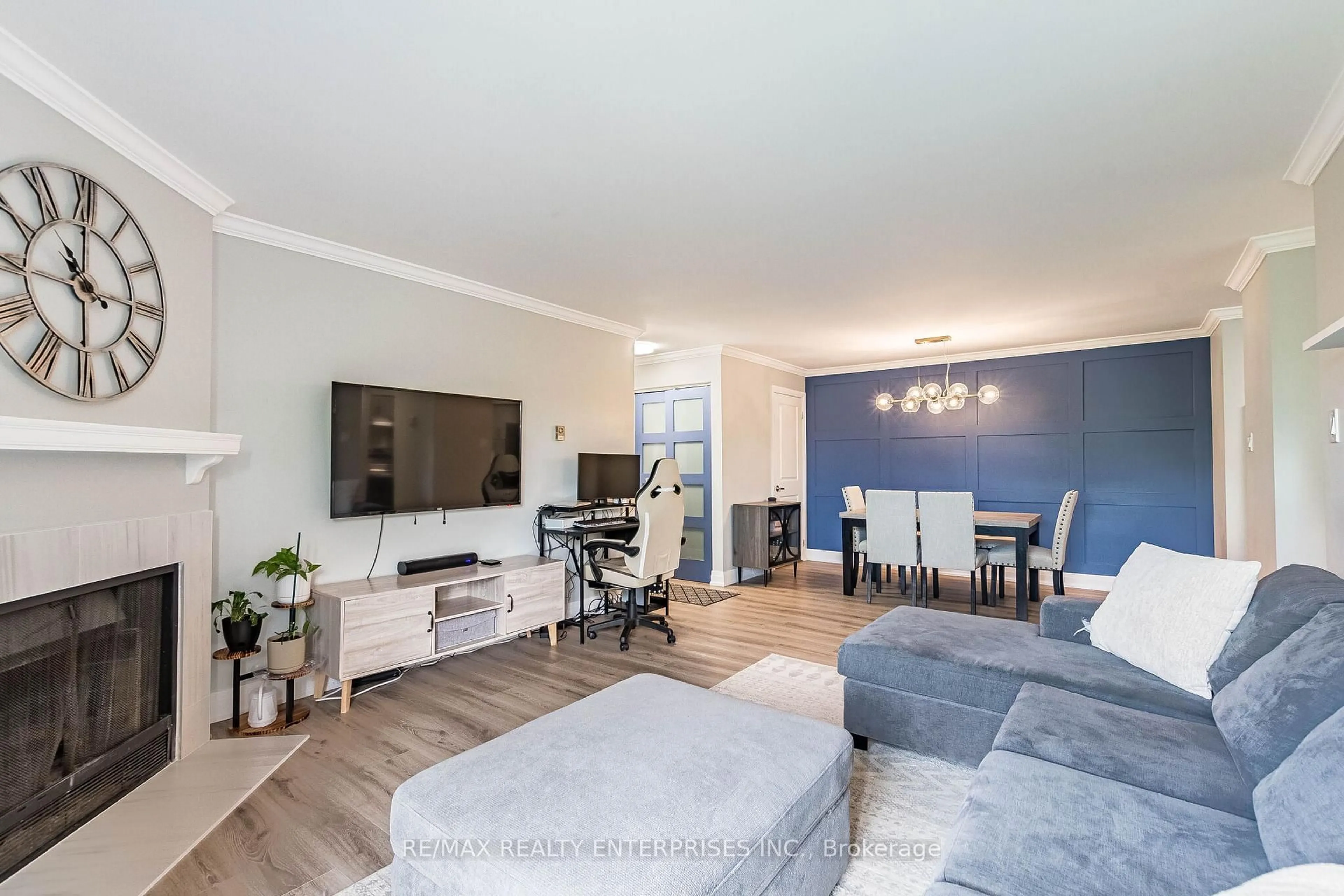 Living room with furniture, unknown for 1508 Pilgrims Way #832, Oakville Ontario L6M 3H1