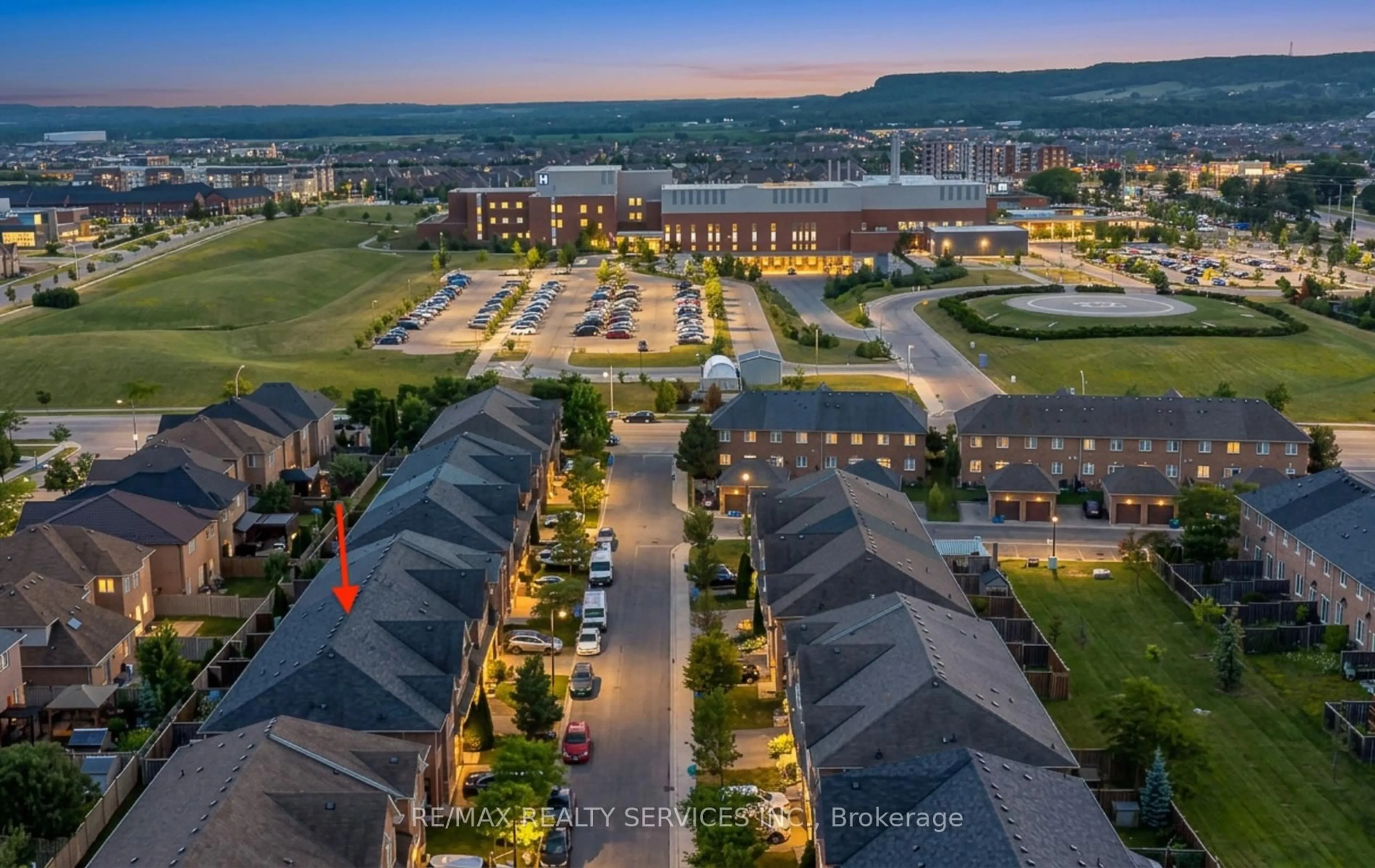 A pic from outside/outdoor area/front of a property/back of a property/a pic from drone, mountain view for 651 Farmstead Dr #90, Milton Ontario L9T 7W2