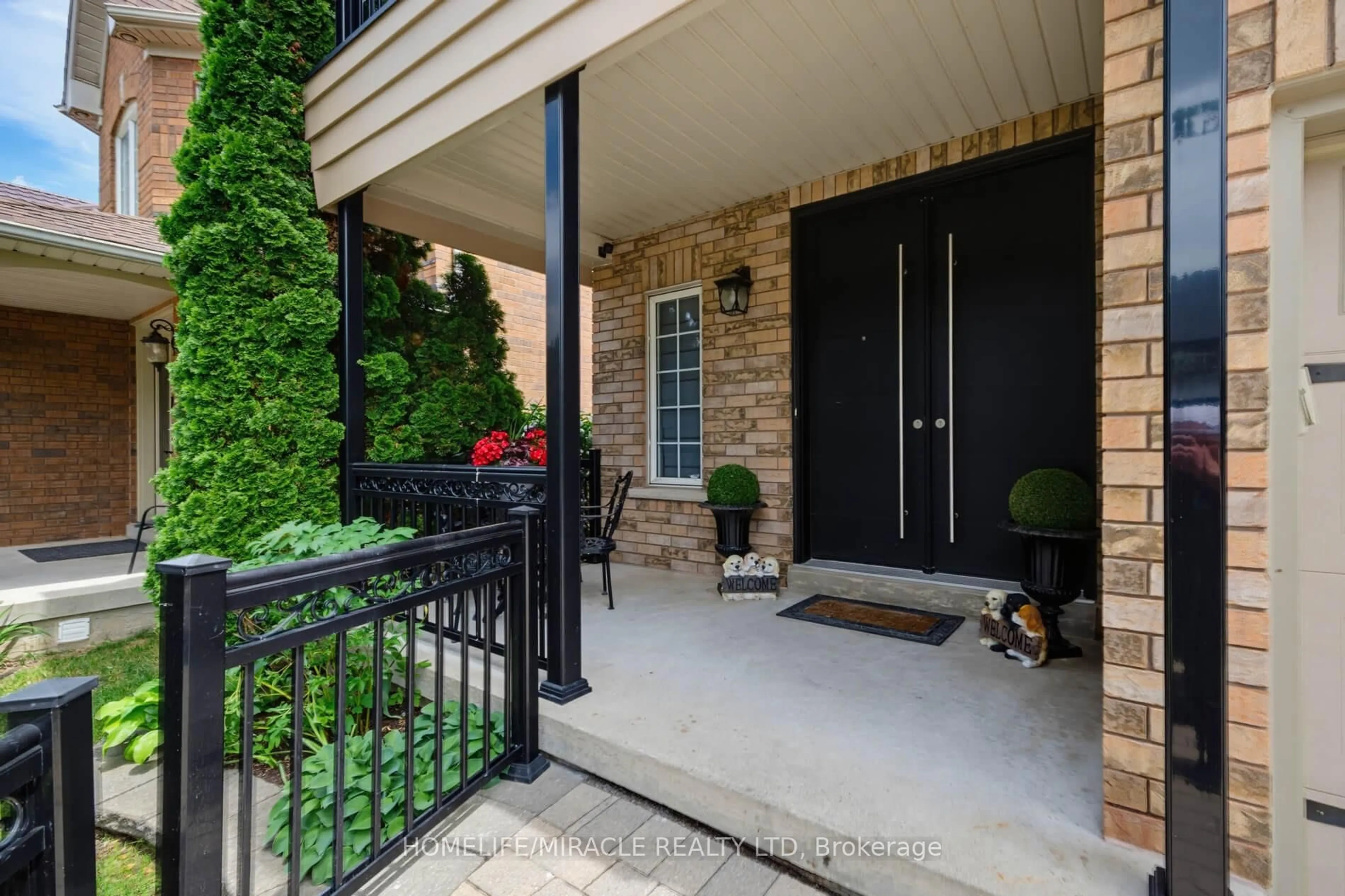 Indoor entryway for 7350 Glamorgan Way, Mississauga Ontario L5N 7Z3