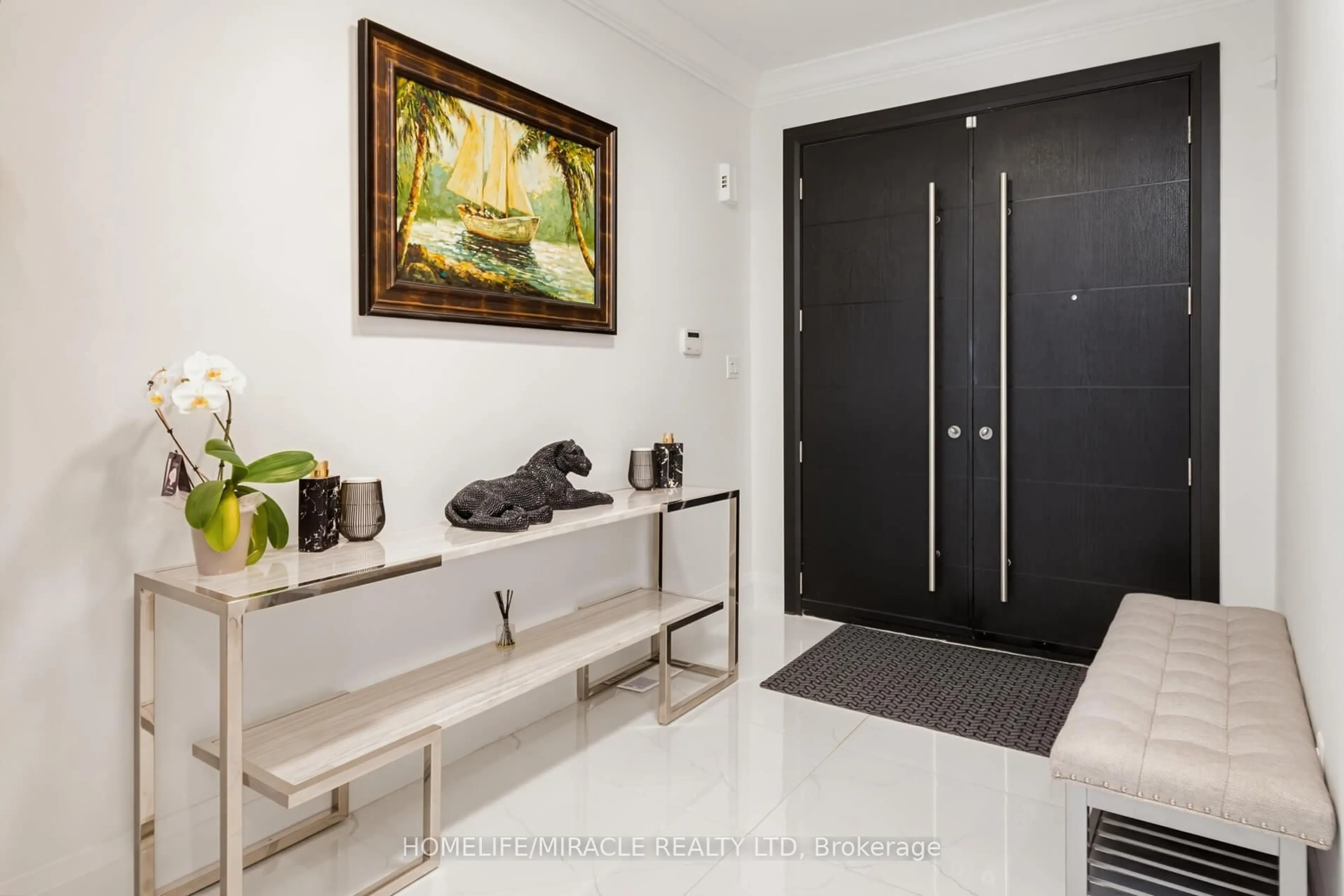 Indoor entryway for 7350 Glamorgan Way, Mississauga Ontario L5N 7Z3
