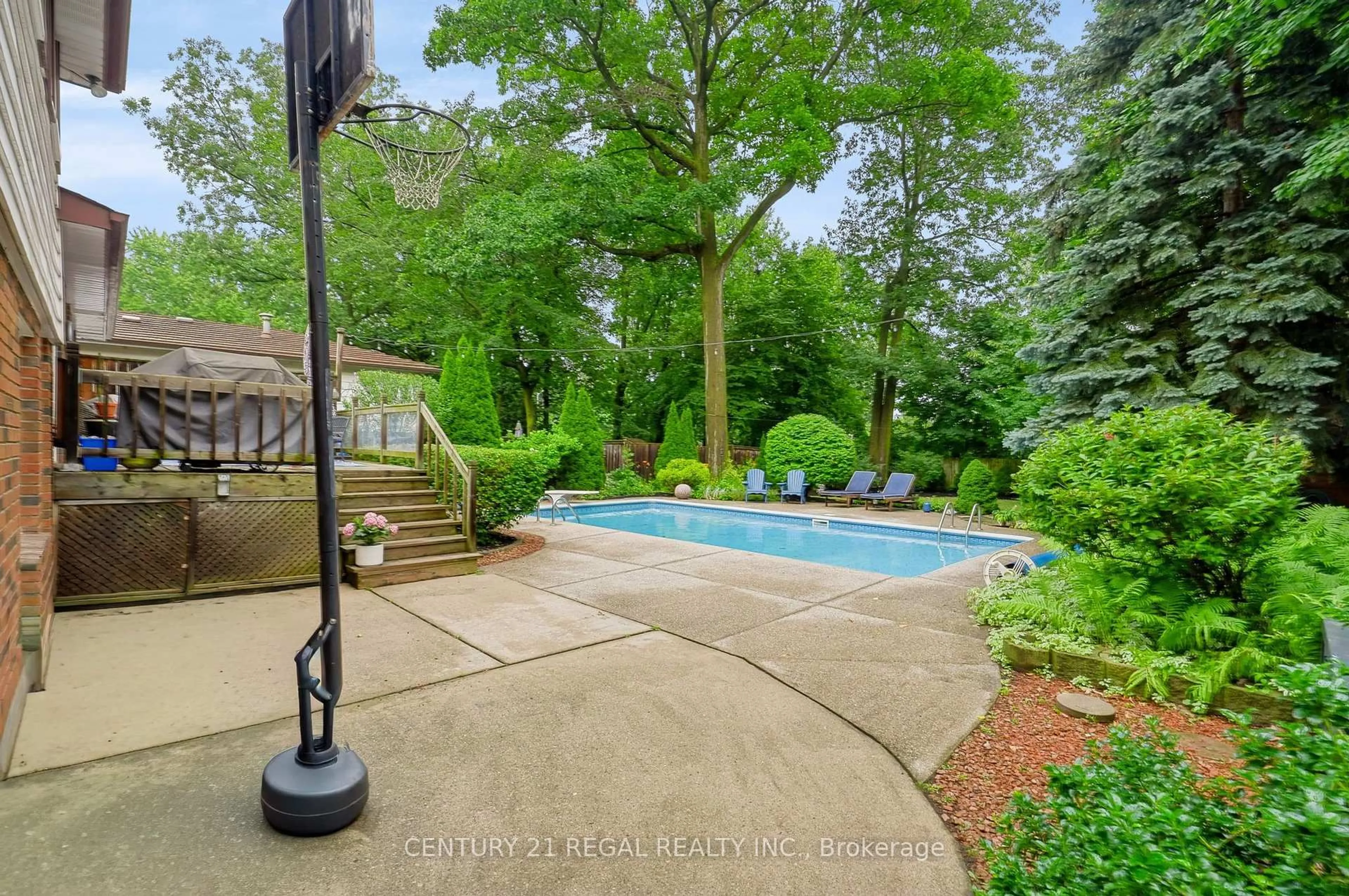 Pool for 5324 Linbrook Rd, Burlington Ontario L7L 3T9