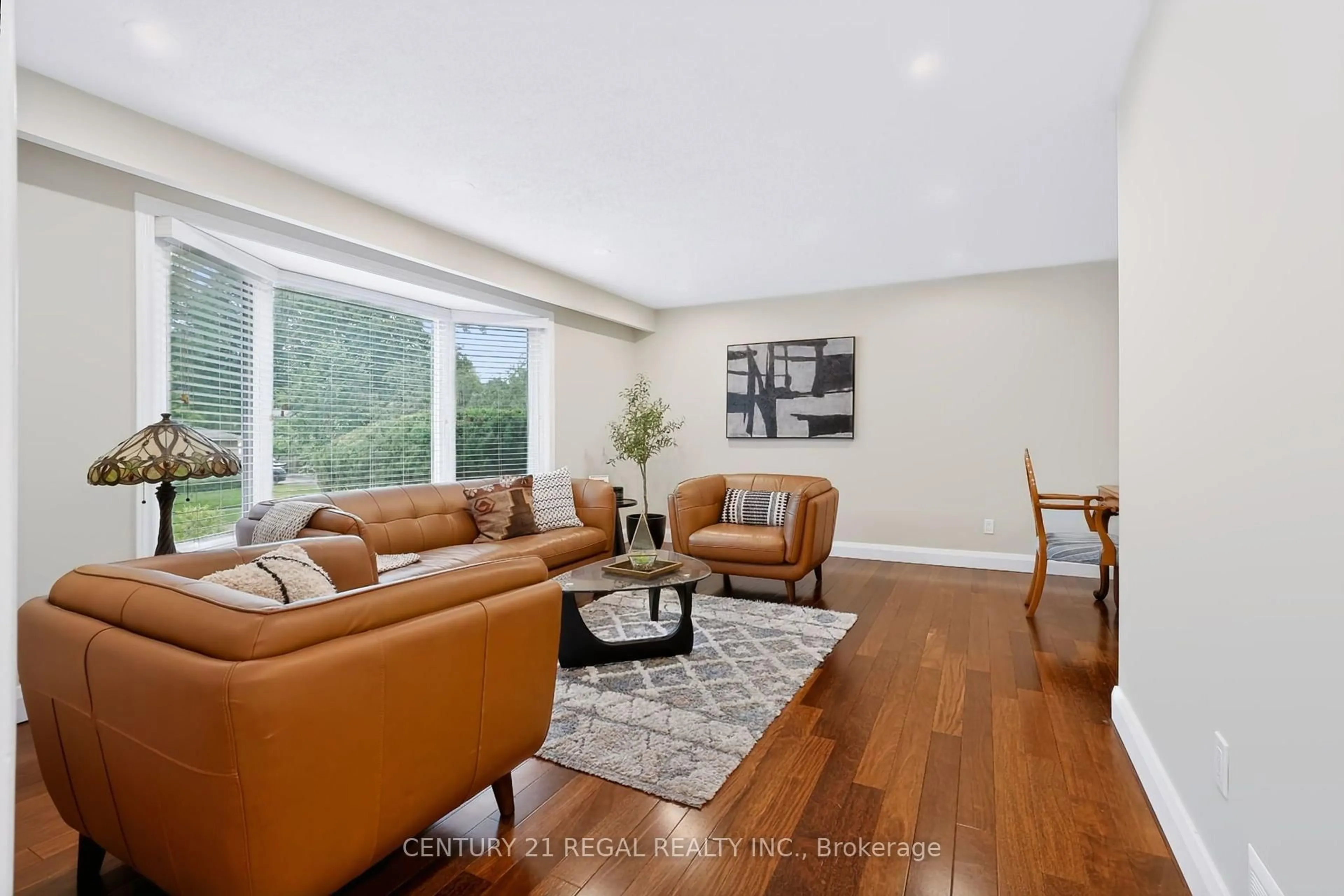 Living room with furniture, wood/laminate floor for 5324 Linbrook Rd, Burlington Ontario L7L 3T9
