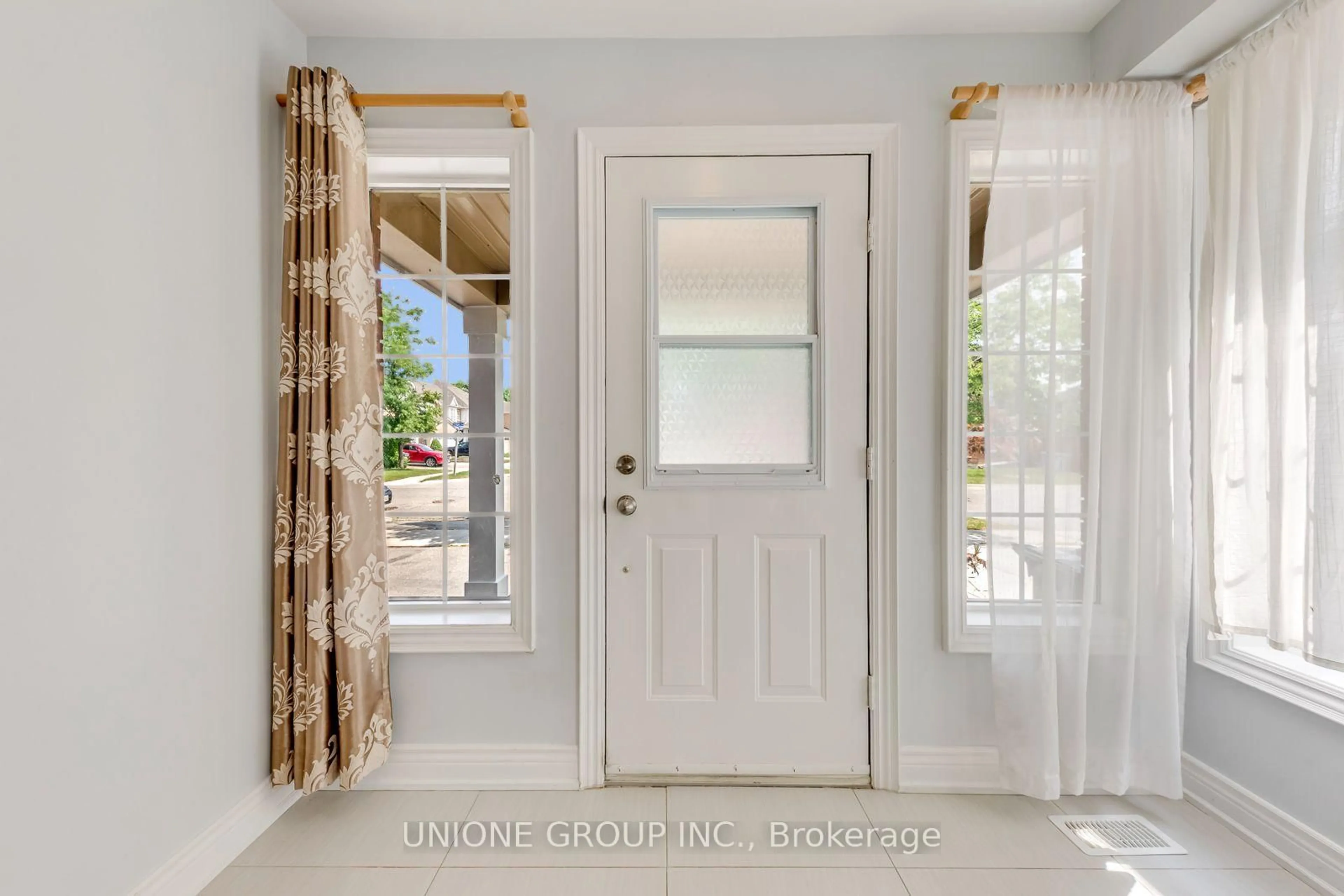 Indoor entryway for 3924 Talias Cres, Mississauga Ontario L5M 6L6