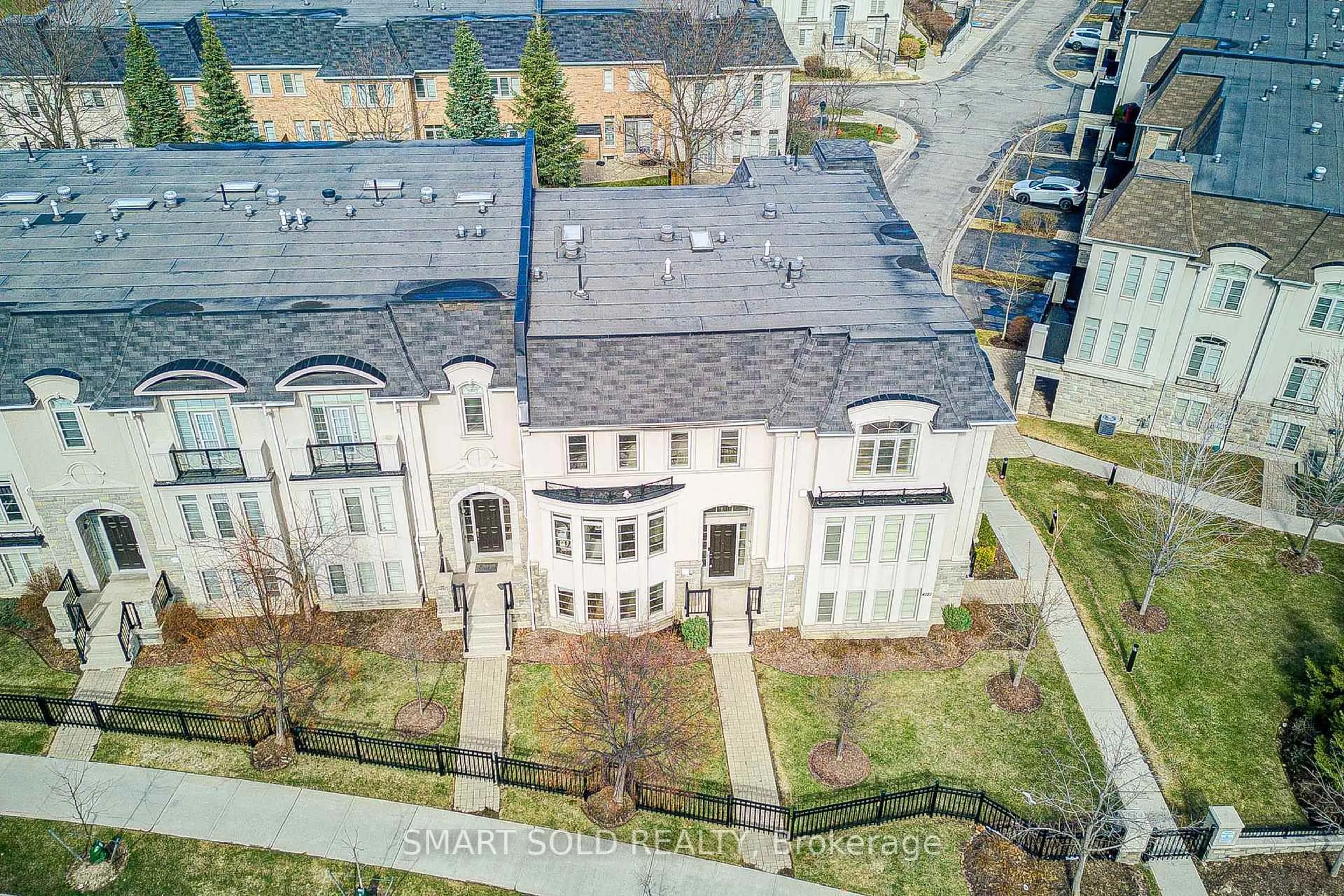A pic from outside/outdoor area/front of a property/back of a property/a pic from drone, unknown for 4123 Shipp Dr, Mississauga Ontario L4Z 0A7