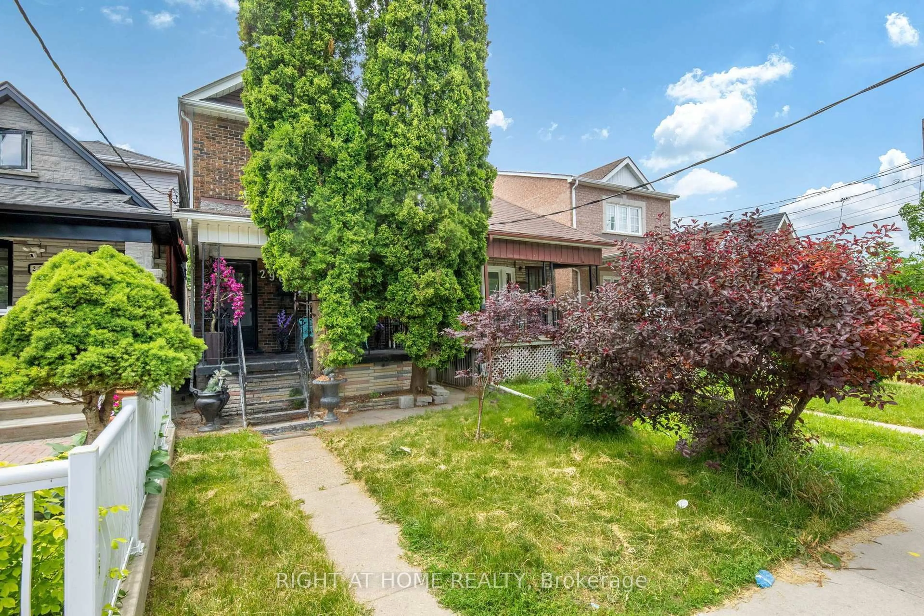 A pic from outside/outdoor area/front of a property/back of a property/a pic from drone, street for 290 Mcroberts Ave, Toronto Ontario M6E 4P7