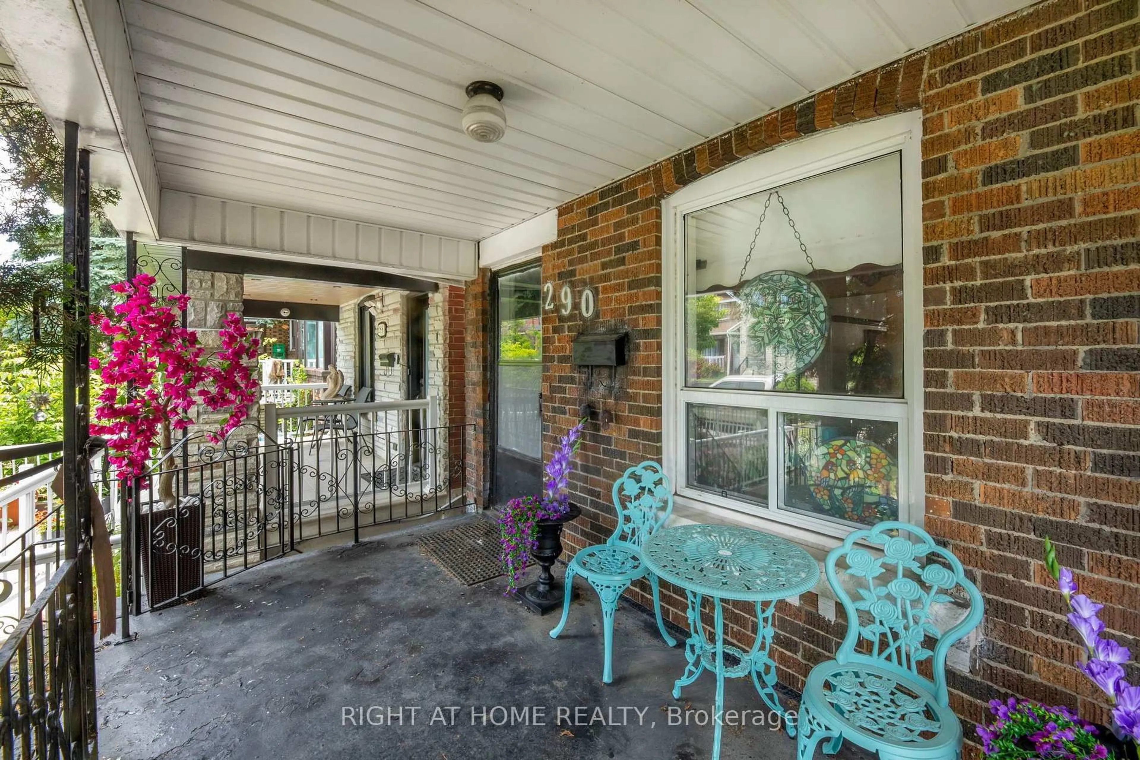 Patio, street for 290 Mcroberts Ave, Toronto Ontario M6E 4P7