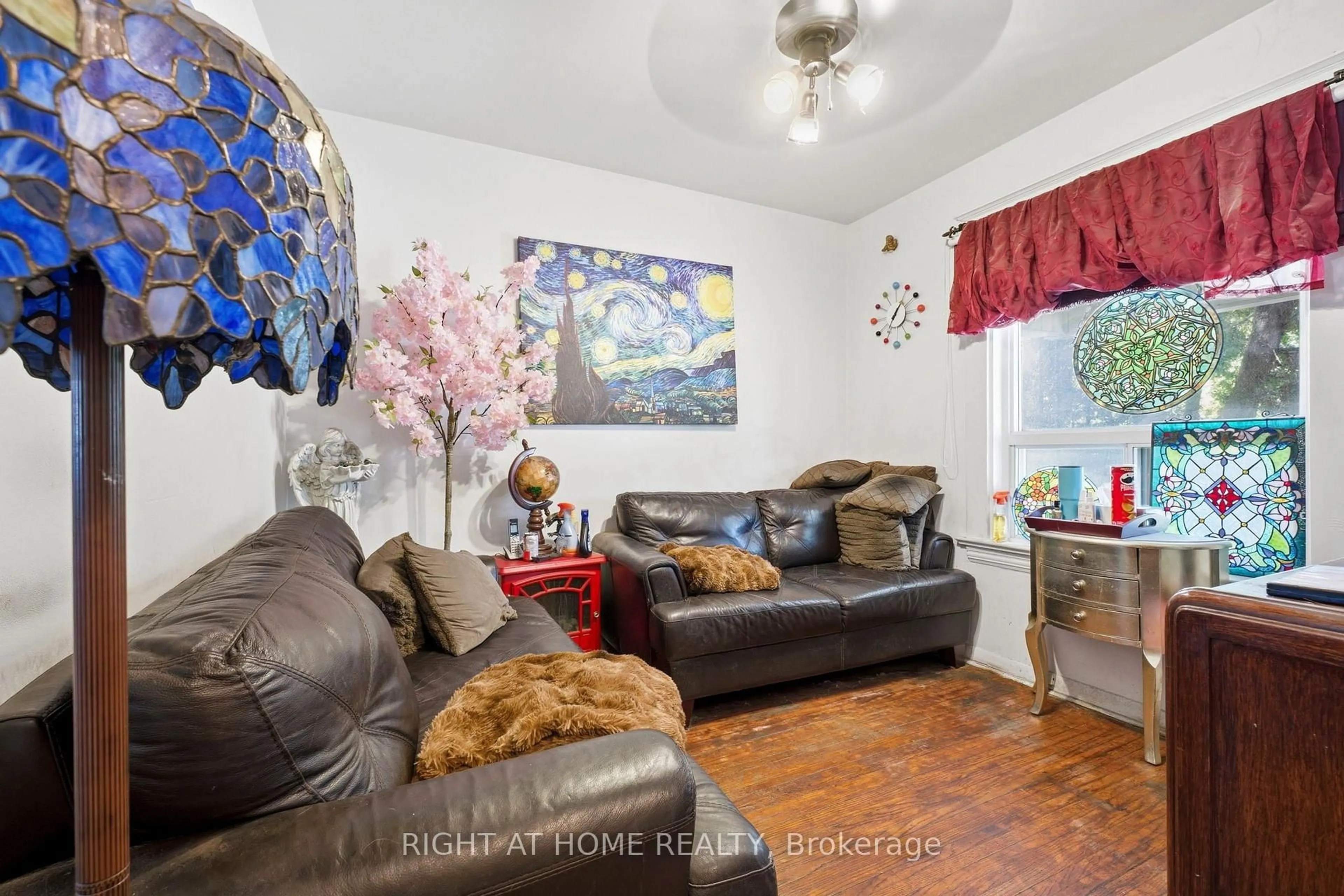 Living room with furniture, wood/laminate floor for 290 Mcroberts Ave, Toronto Ontario M6E 4P7