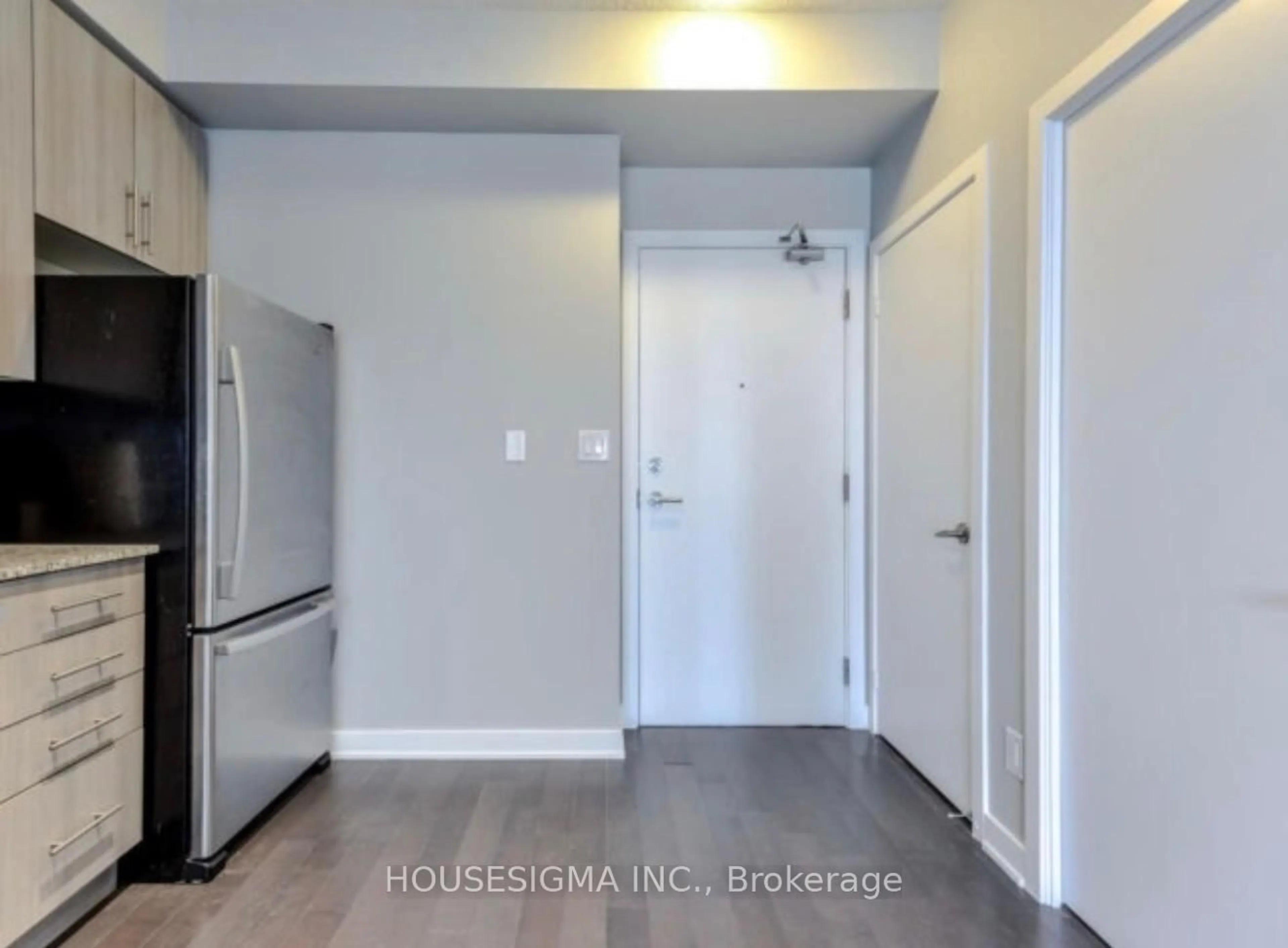 Indoor entryway for 4099 Brickstone Mews #2002, Mississauga Ontario L5B 0G2