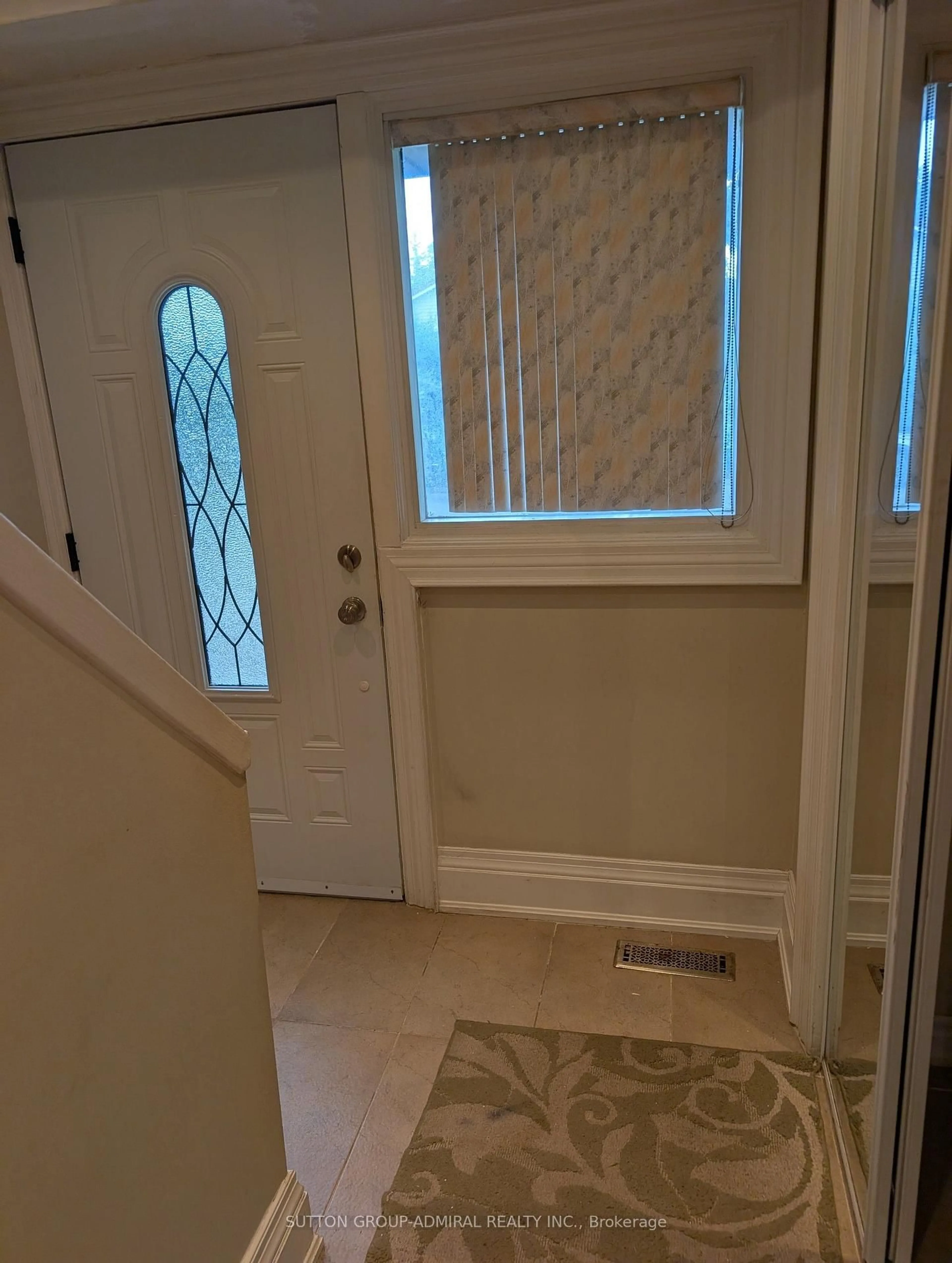 Indoor entryway for 1 Damascus Dr, Toronto Ontario M9V 4E9