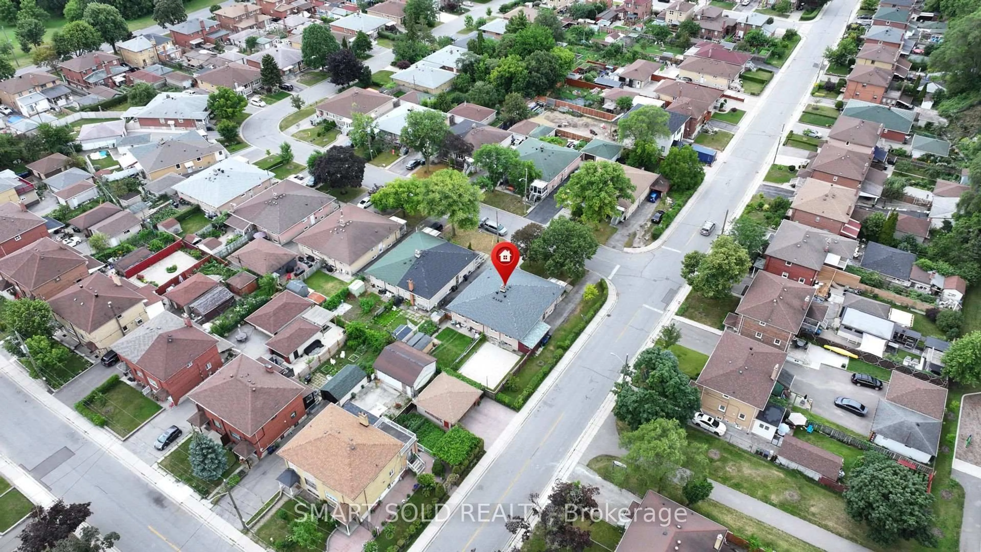 A pic from outside/outdoor area/front of a property/back of a property/a pic from drone, street for 1 Cameo Cres, Toronto Ontario M6N 2K4