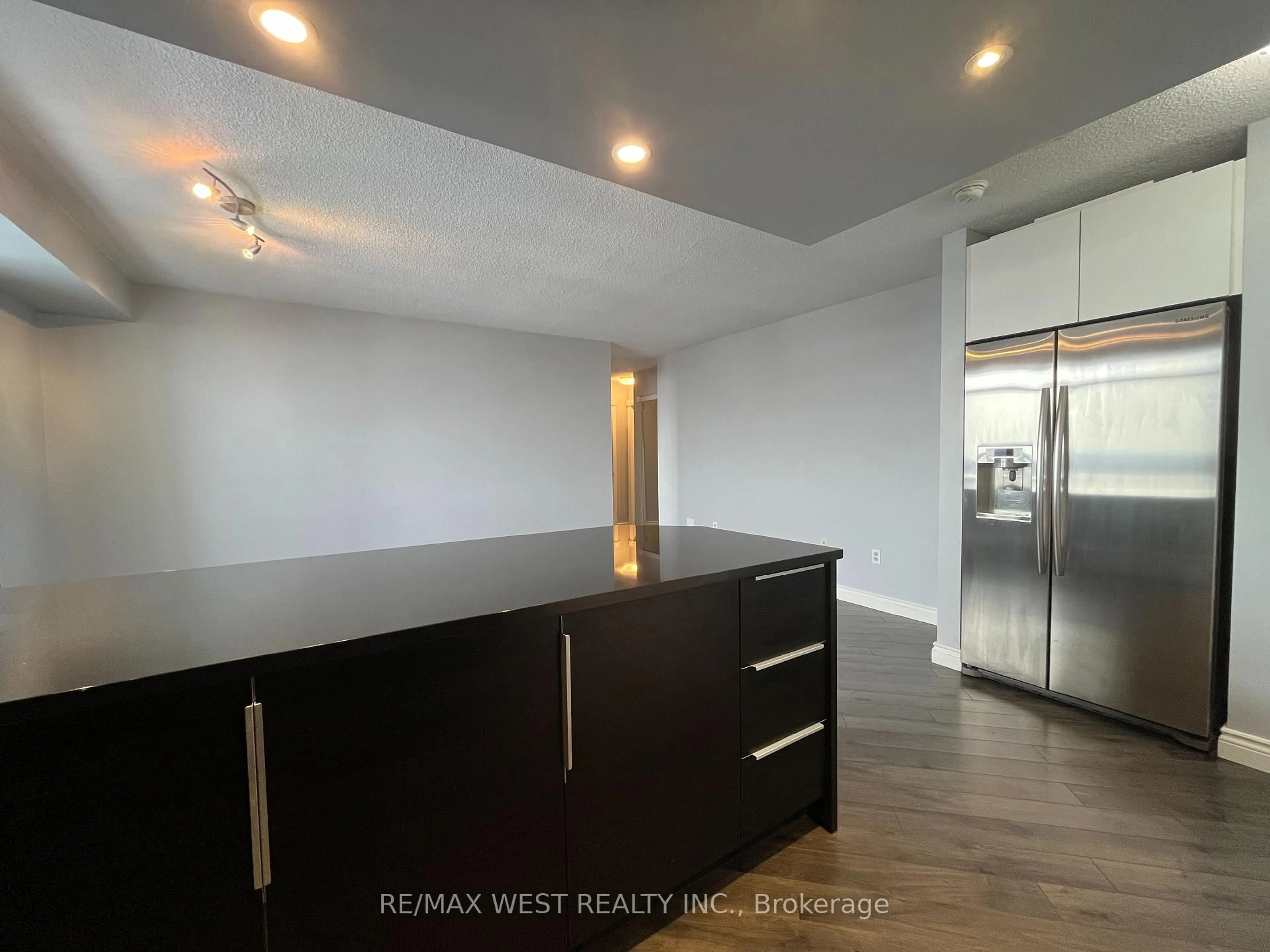 Unknown for 300 Webb Dr #1007, Mississauga Ontario L5B 3W3