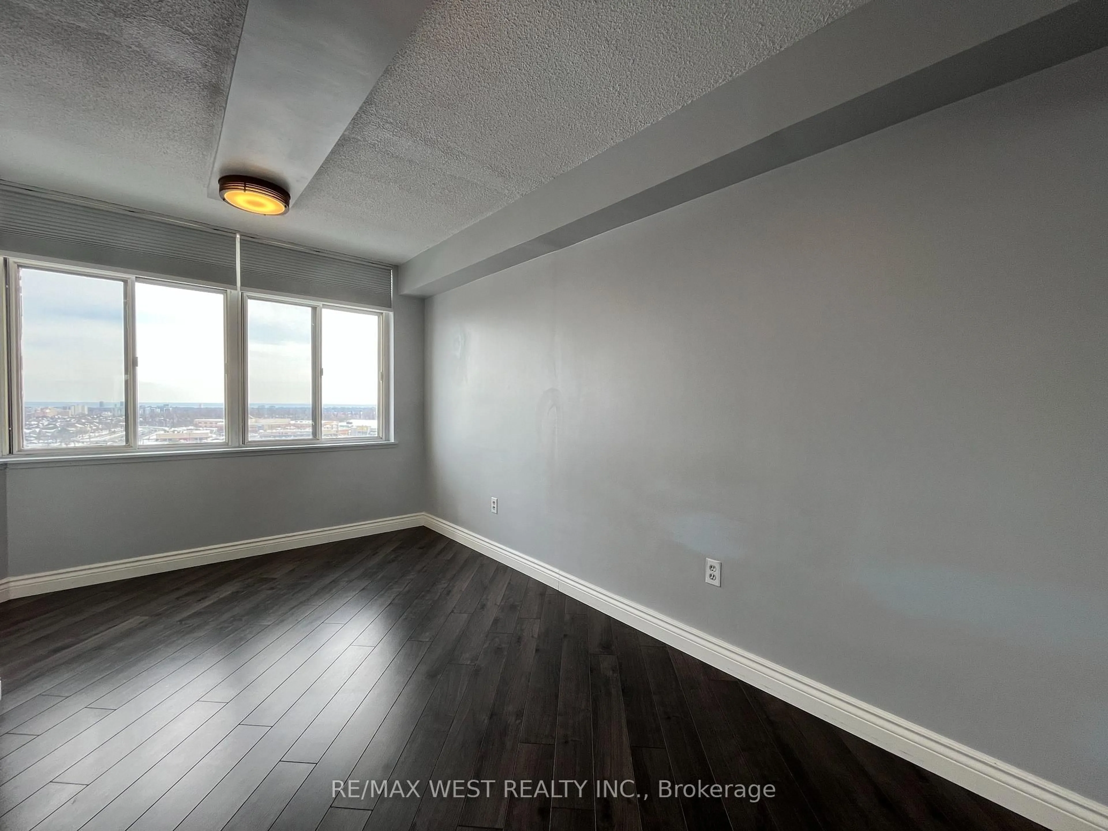 A pic of a room for 300 Webb Dr #1007, Mississauga Ontario L5B 3W3
