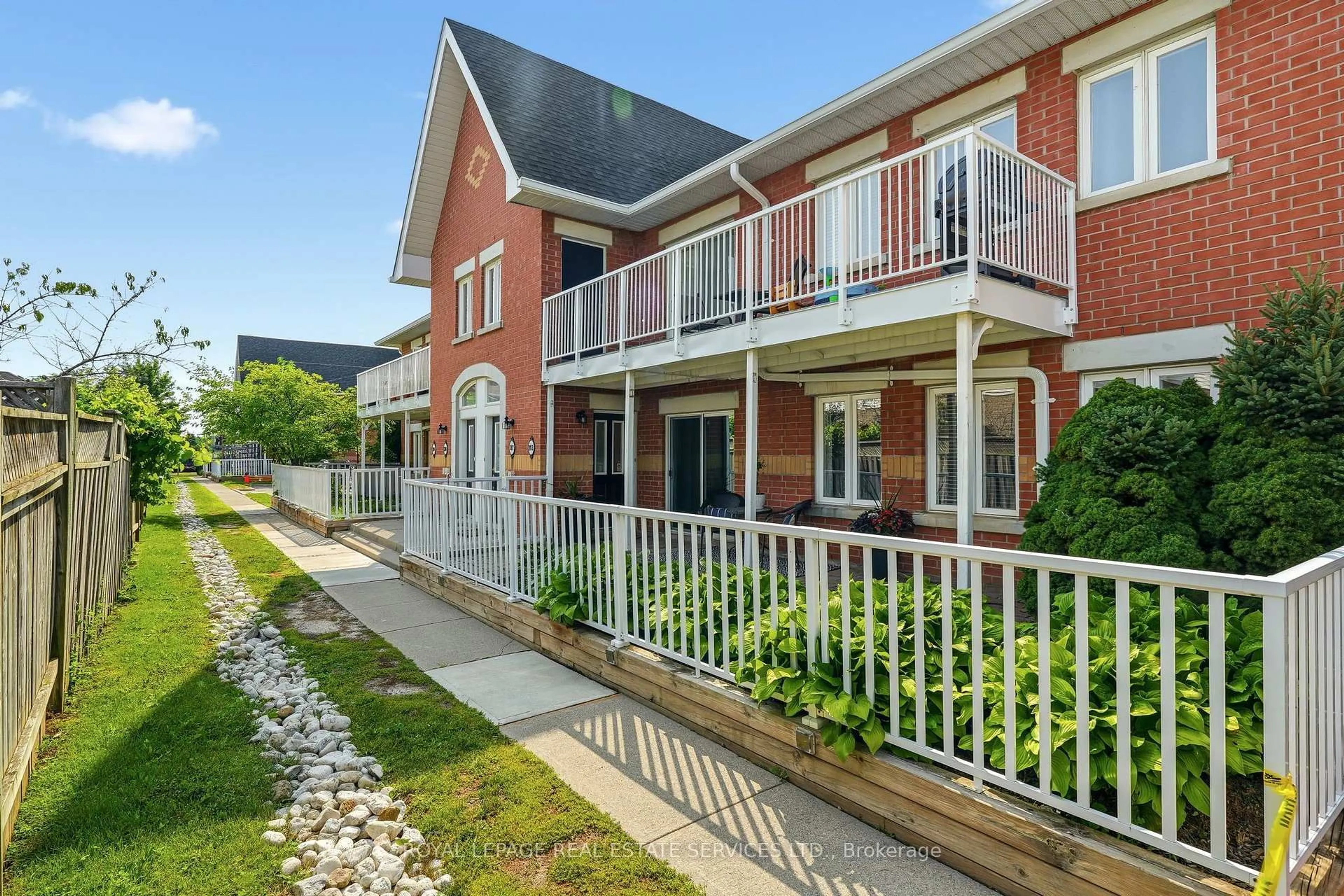 Patio, unknown for 203-1701 Lampman Ave, Burlington Ontario L7L 6R7