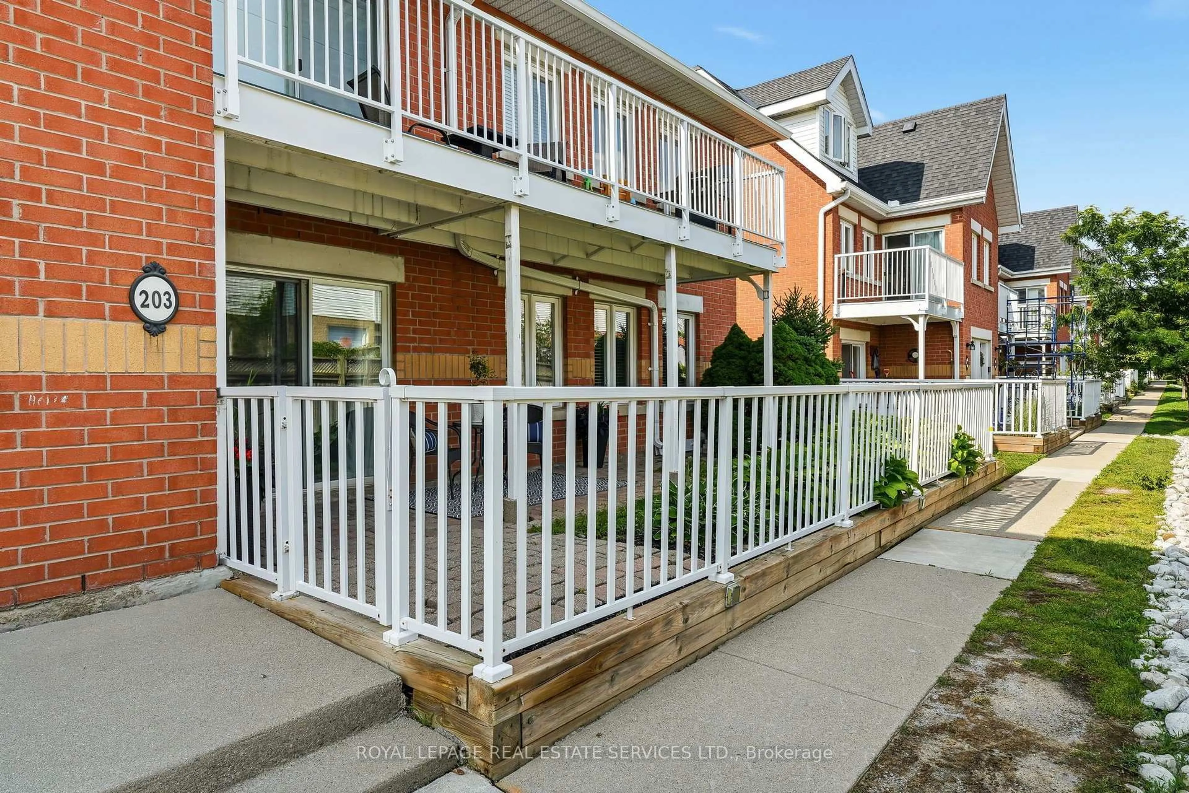 Patio, street for 203-1701 Lampman Ave, Burlington Ontario L7L 6R7