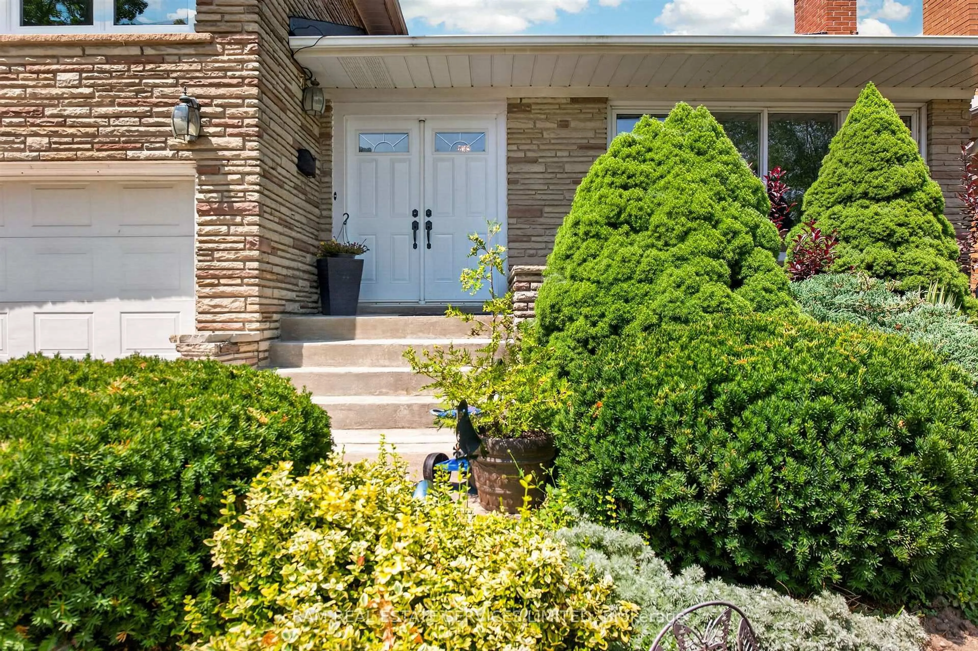 Unknown for 46 Summitcrest Dr, Toronto Ontario M9P 1H3