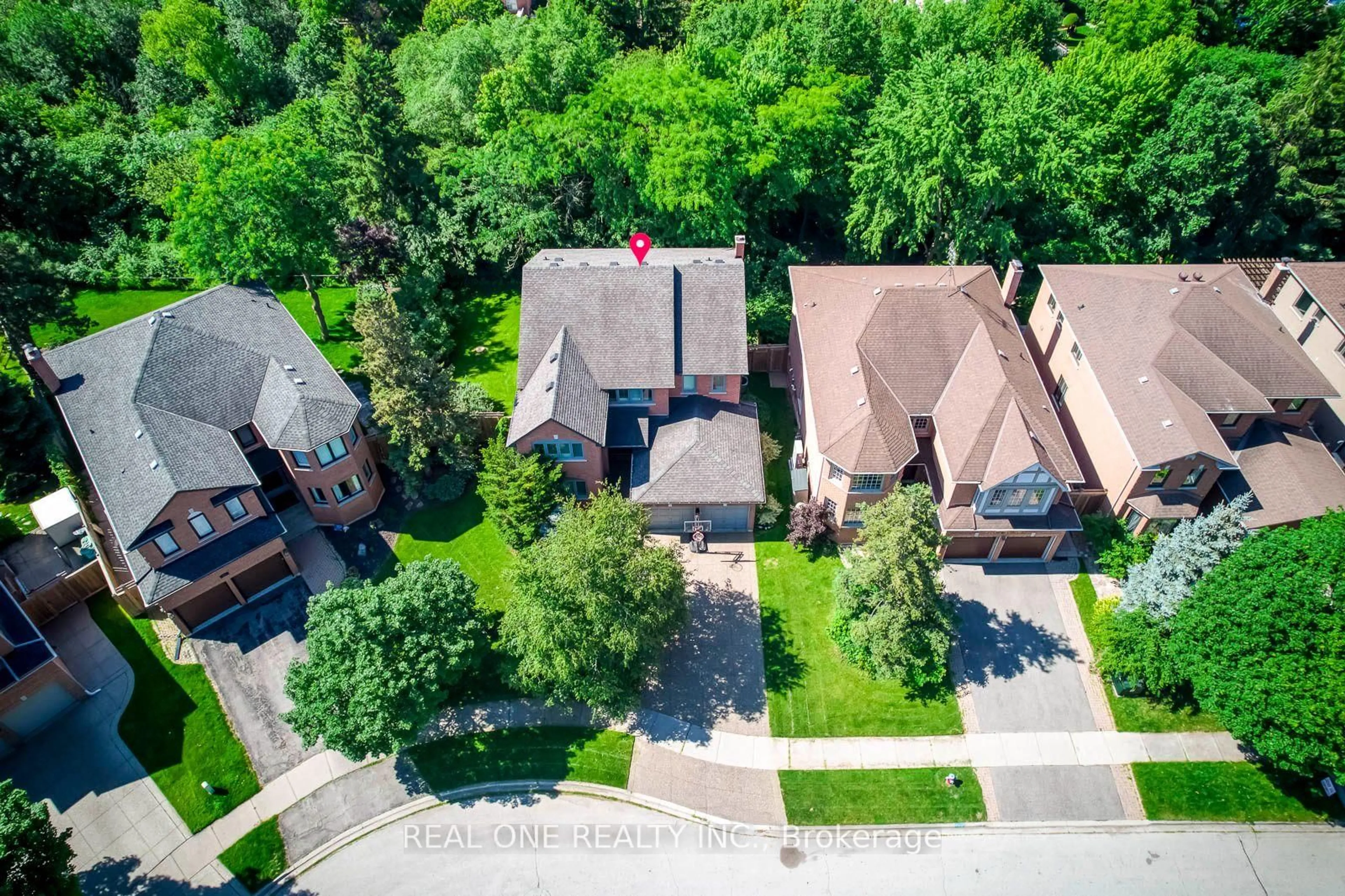 A pic from outside/outdoor area/front of a property/back of a property/a pic from drone, street for 395 March Cres, Oakville Ontario L6H 5X7
